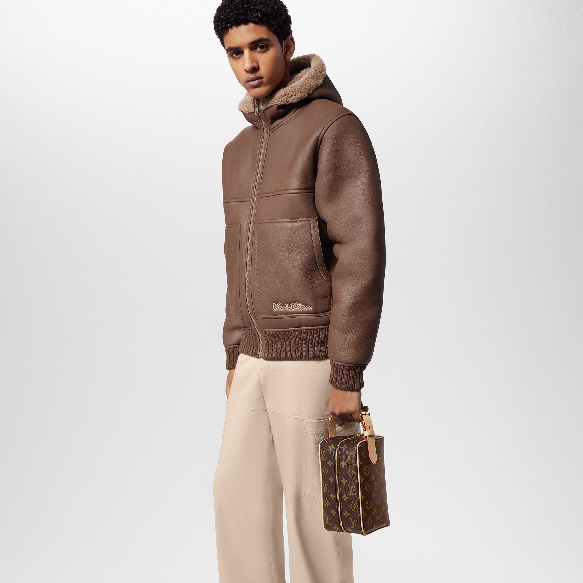 LV} - LVMonogram - LV男士旅行用品 | 路易威登LOUIS VUITTON官网 (产品缩放)