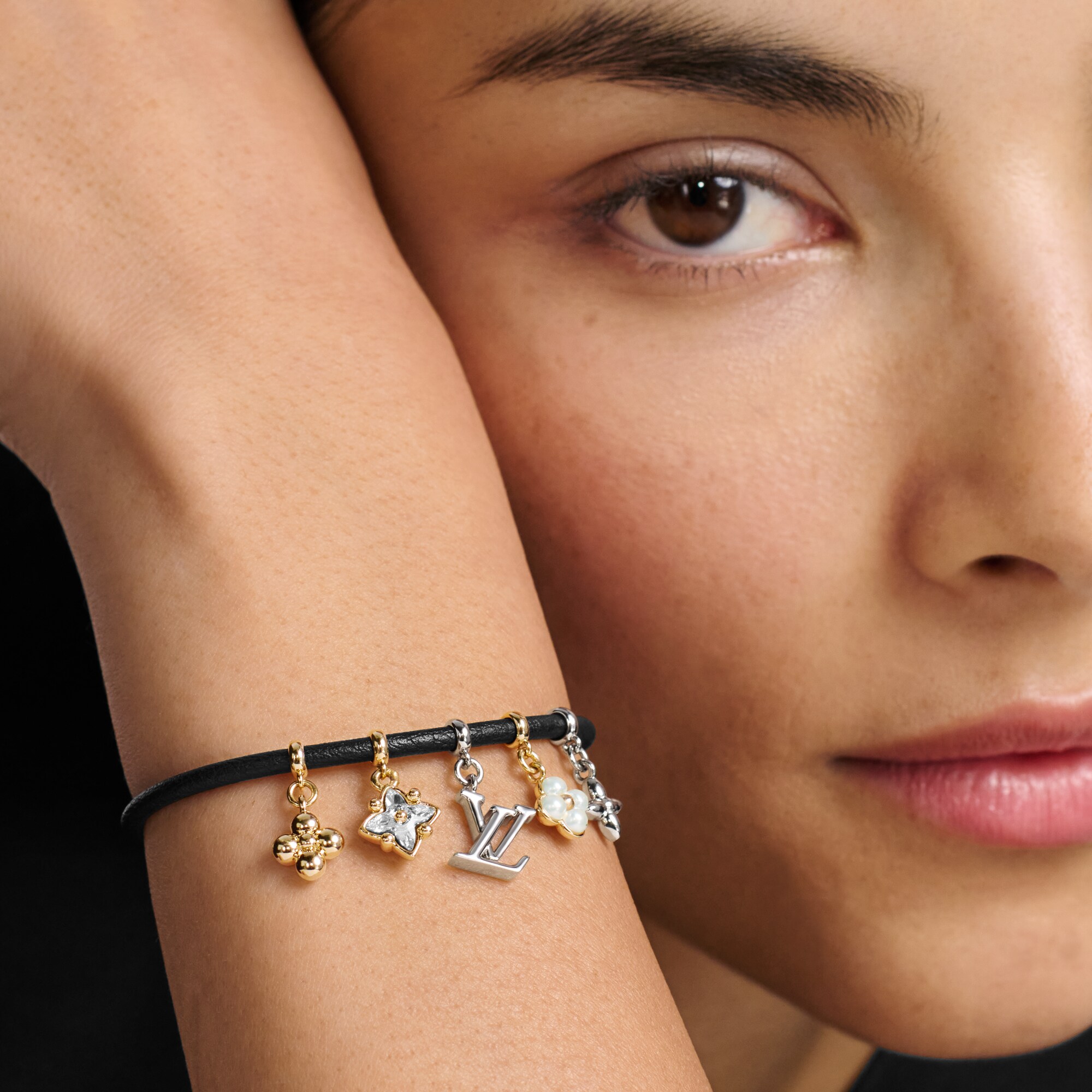 LV} - LV - LV女士时尚首饰 | 路易威登LOUIS VUITTON官网 (产品缩放)