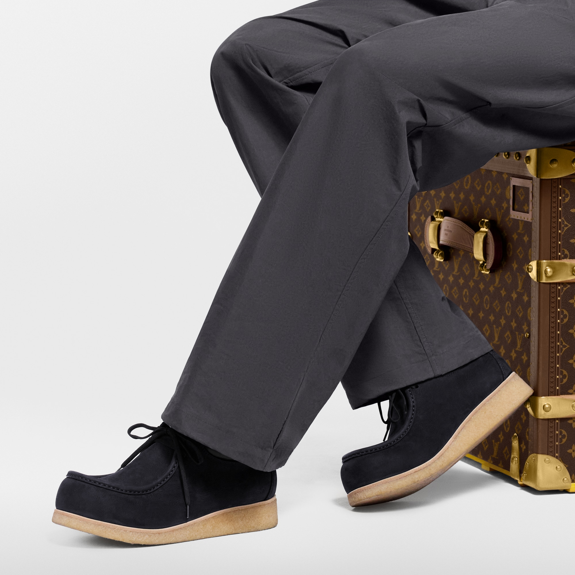 LV} - LV - LV男士鞋履系列 | 路易威登LOUIS VUITTON官网 (产品缩放)