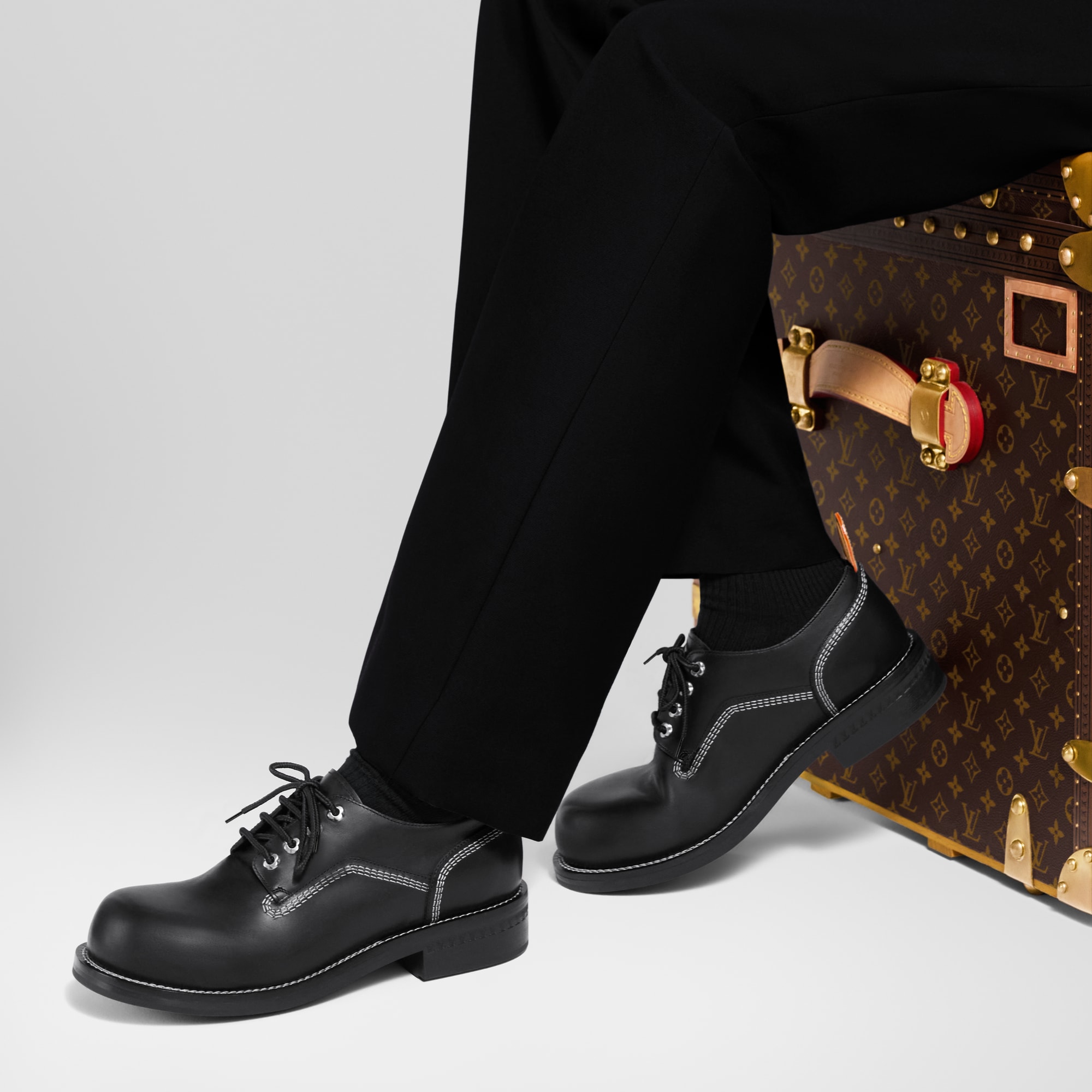 LV} - LV - LV男士鞋履系列 | 路易威登LOUIS VUITTON官网 (产品缩放)