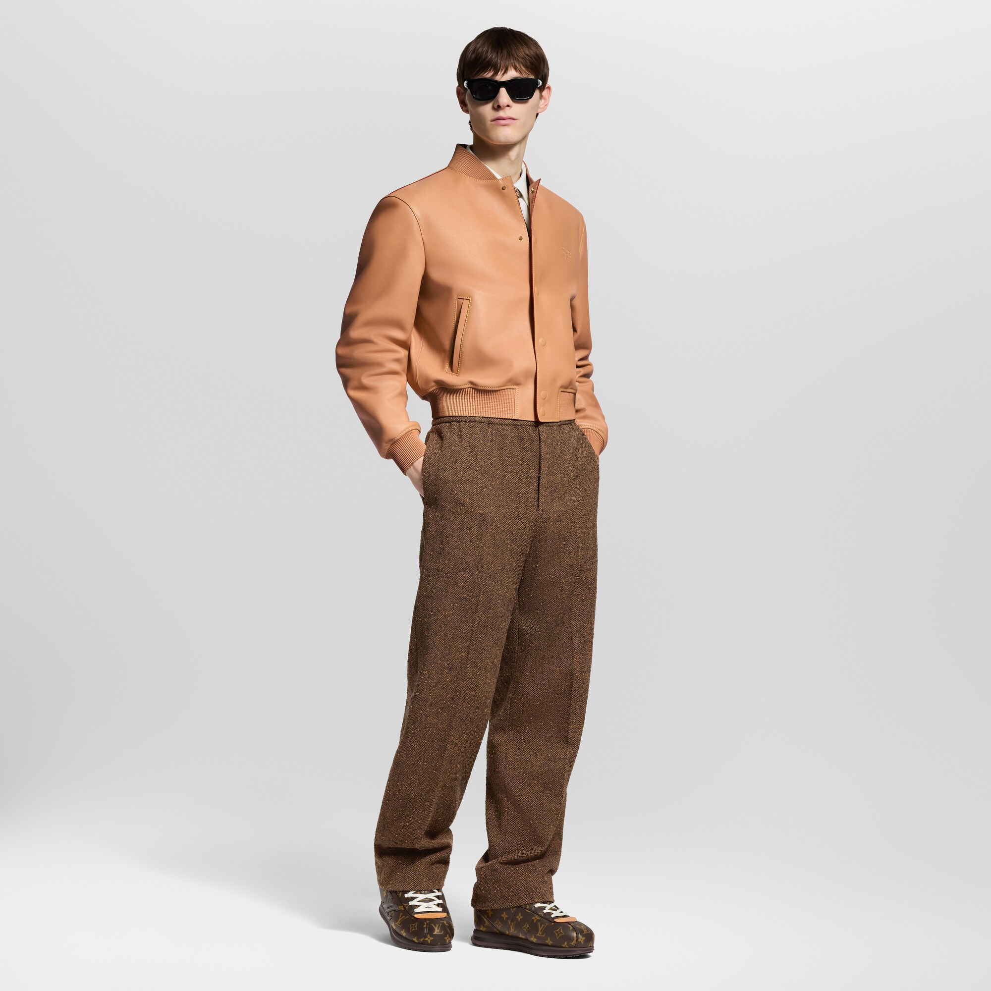 LV} - LV - LV男士鞋履系列 | 路易威登LOUIS VUITTON官网 (产品缩放)