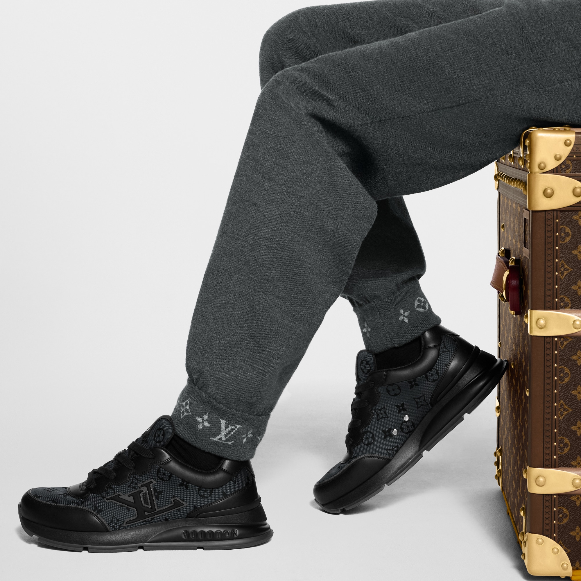 LV} - LV - LV男士鞋履系列 | 路易威登LOUIS VUITTON官网 (产品缩放)