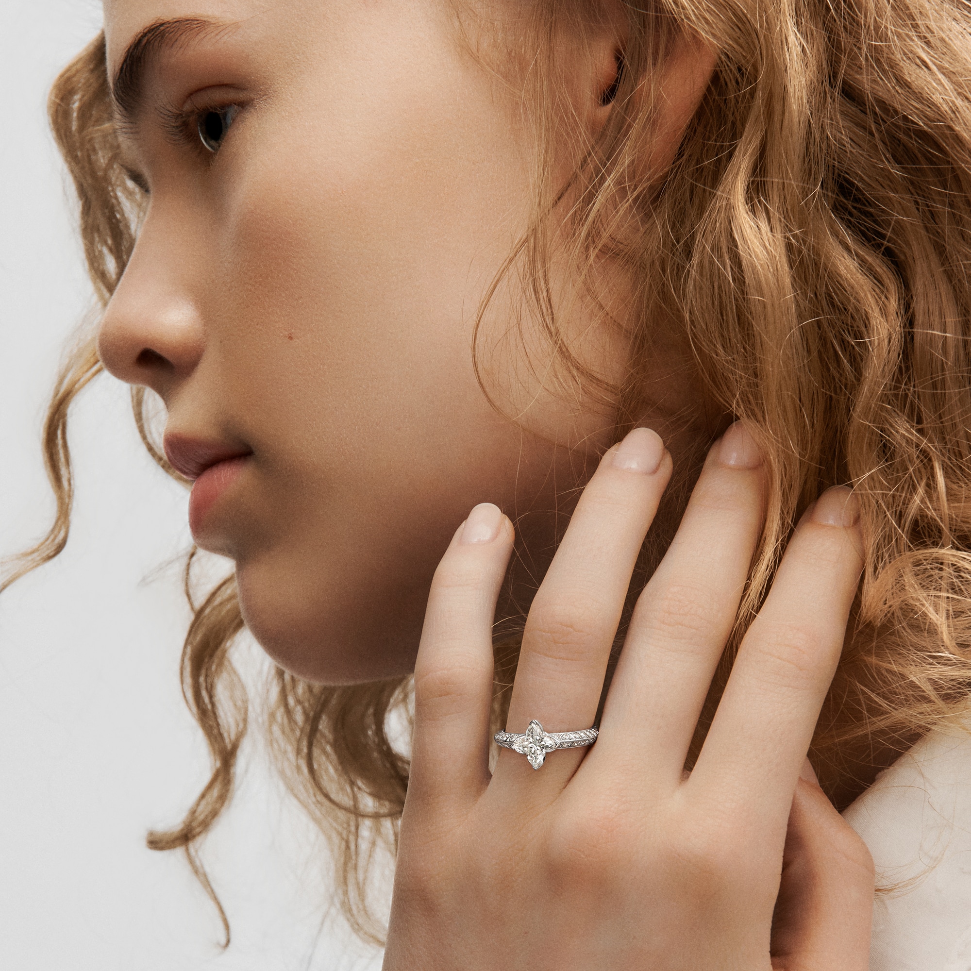 LV} - LV - LV珠宝按系列浏览 | 路易威登LOUIS VUITTON官网 (产品缩放)