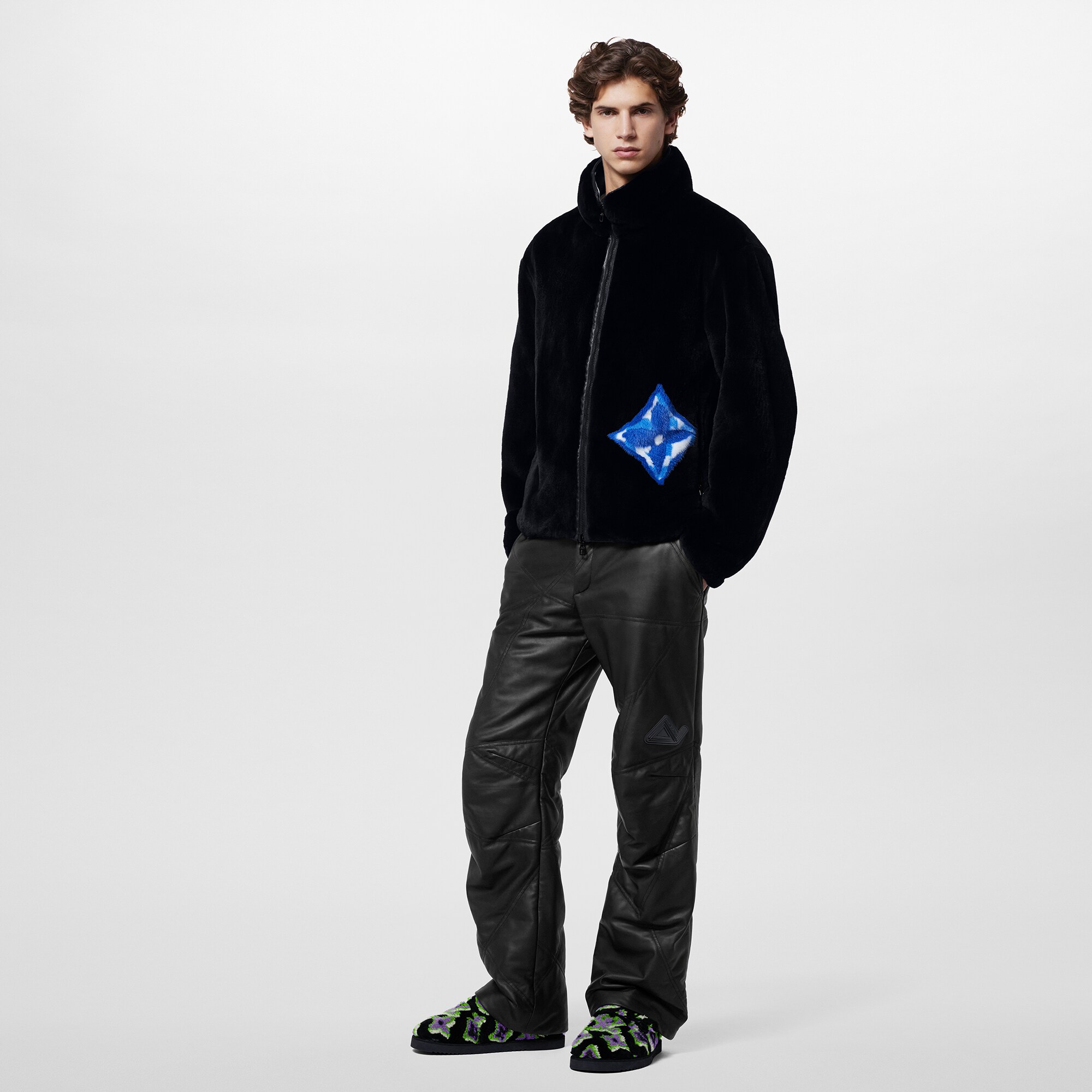 LV} - LV - LV男士鞋履系列 | 路易威登LOUIS VUITTON官网 (产品缩放)
