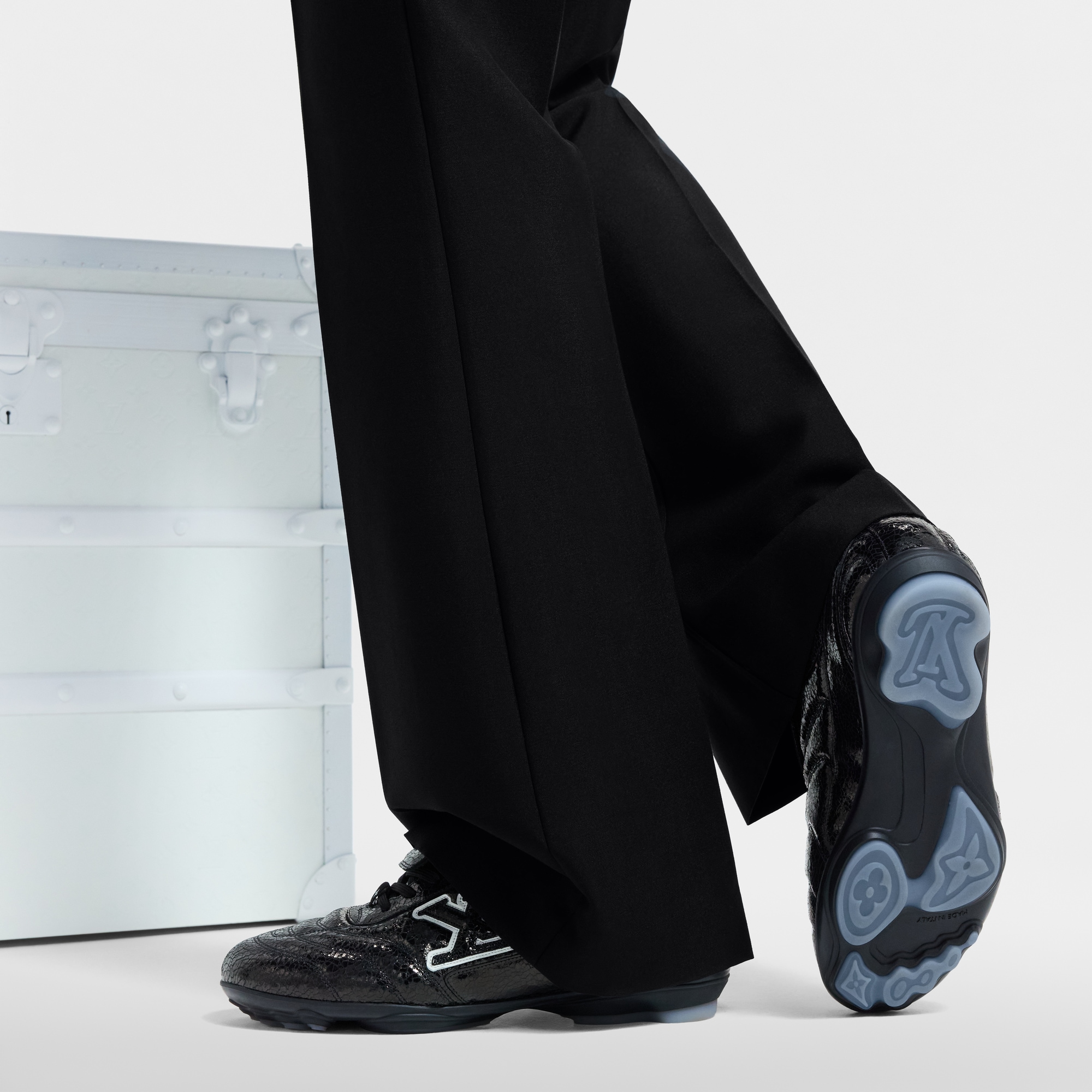 LV} - LV - LV男士鞋履系列 | 路易威登LOUIS VUITTON官网 (产品缩放)