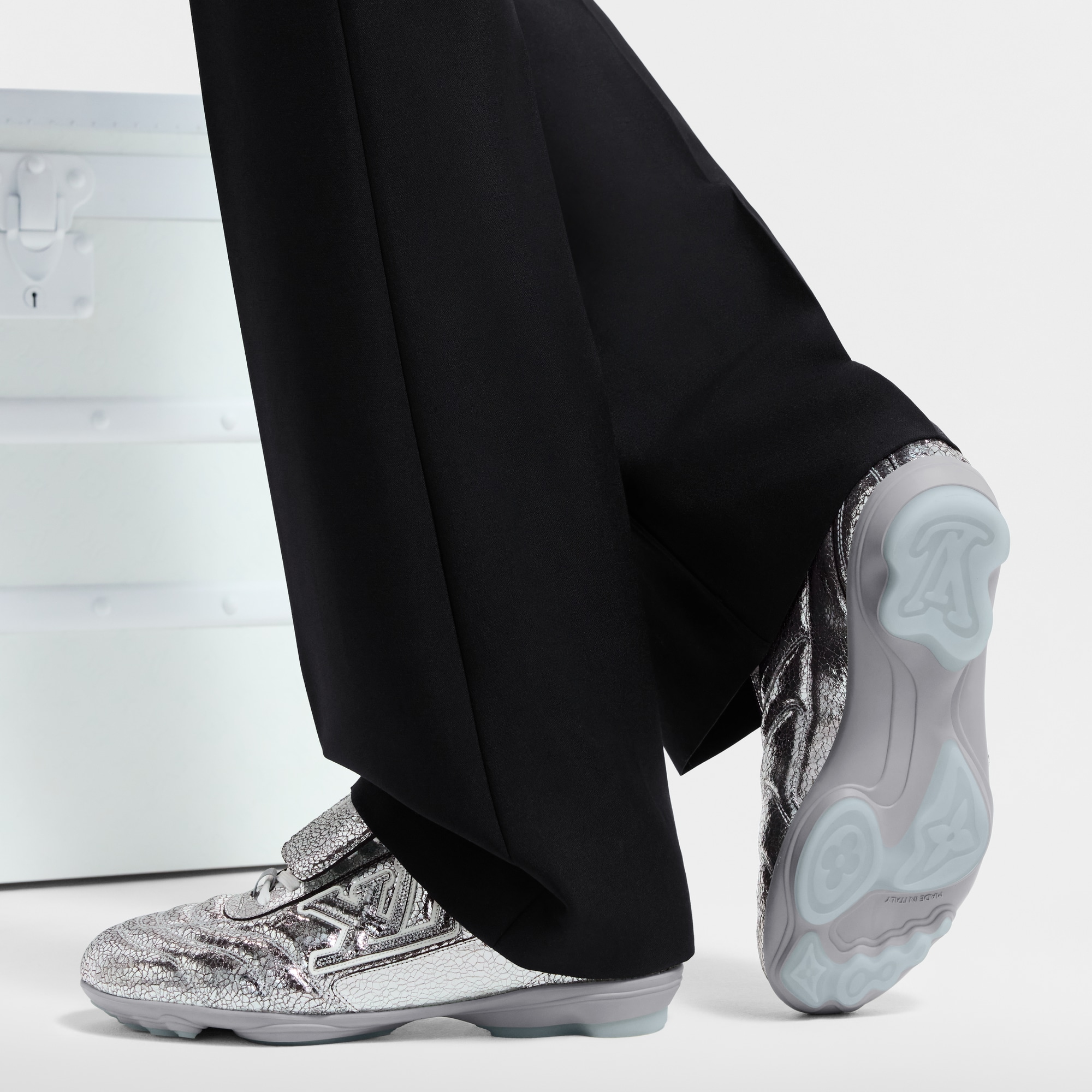 LV} - LV - LV男士鞋履系列 | 路易威登LOUIS VUITTON官网 (产品缩放)