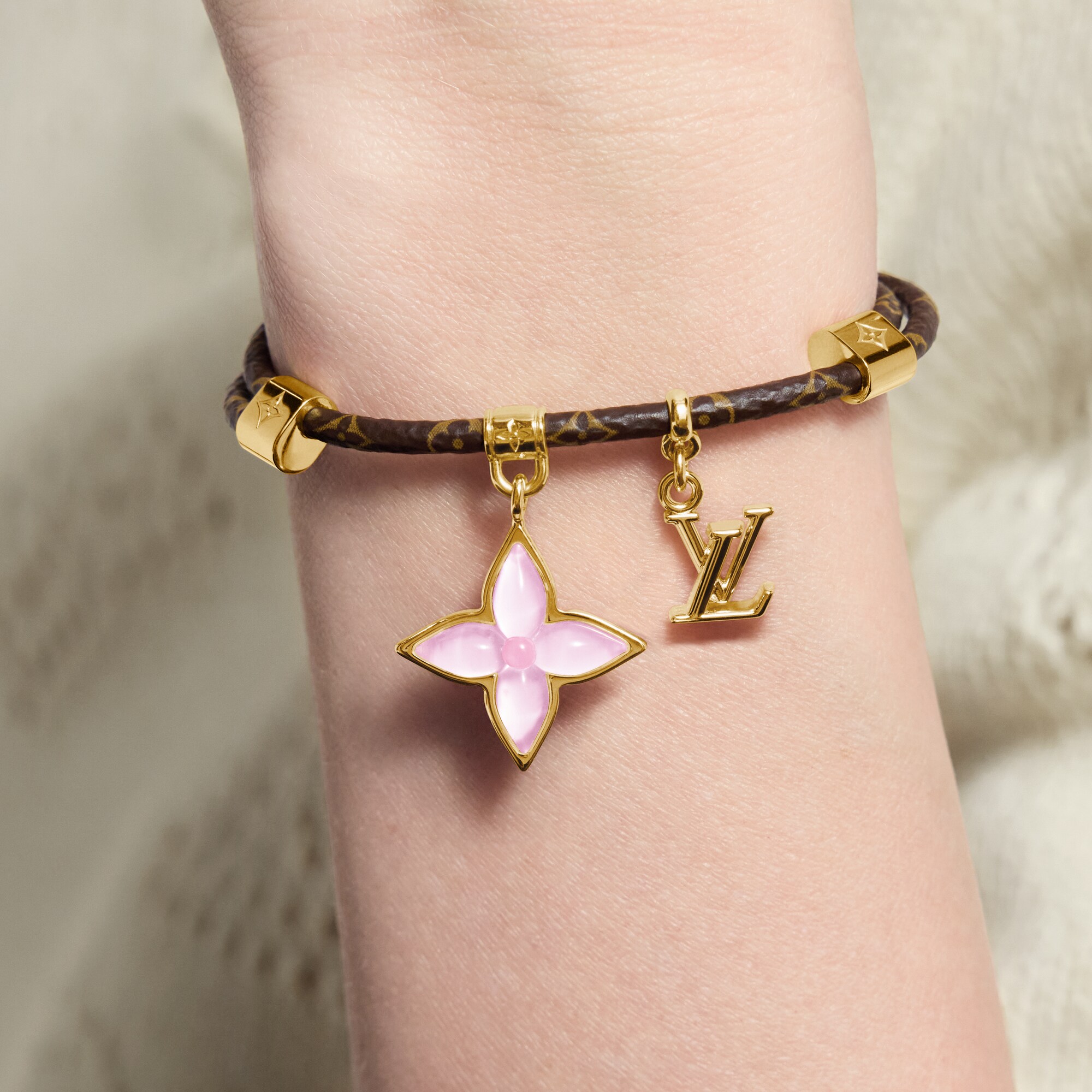 LV} - LVOther Leathers - LV女士时尚首饰 | 路易威登LOUIS VUITTON官网 (产品缩放)