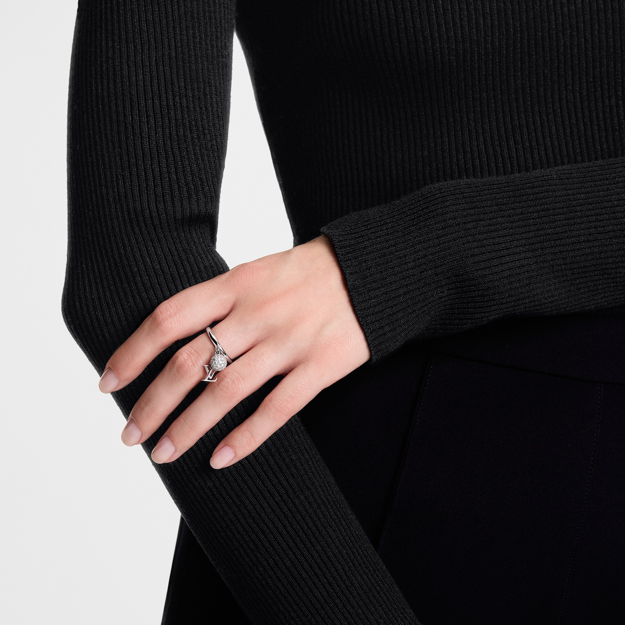 LV} - LVS00 - LV女士时尚首饰 | 路易威登LOUIS VUITTON官网 (产品缩放)