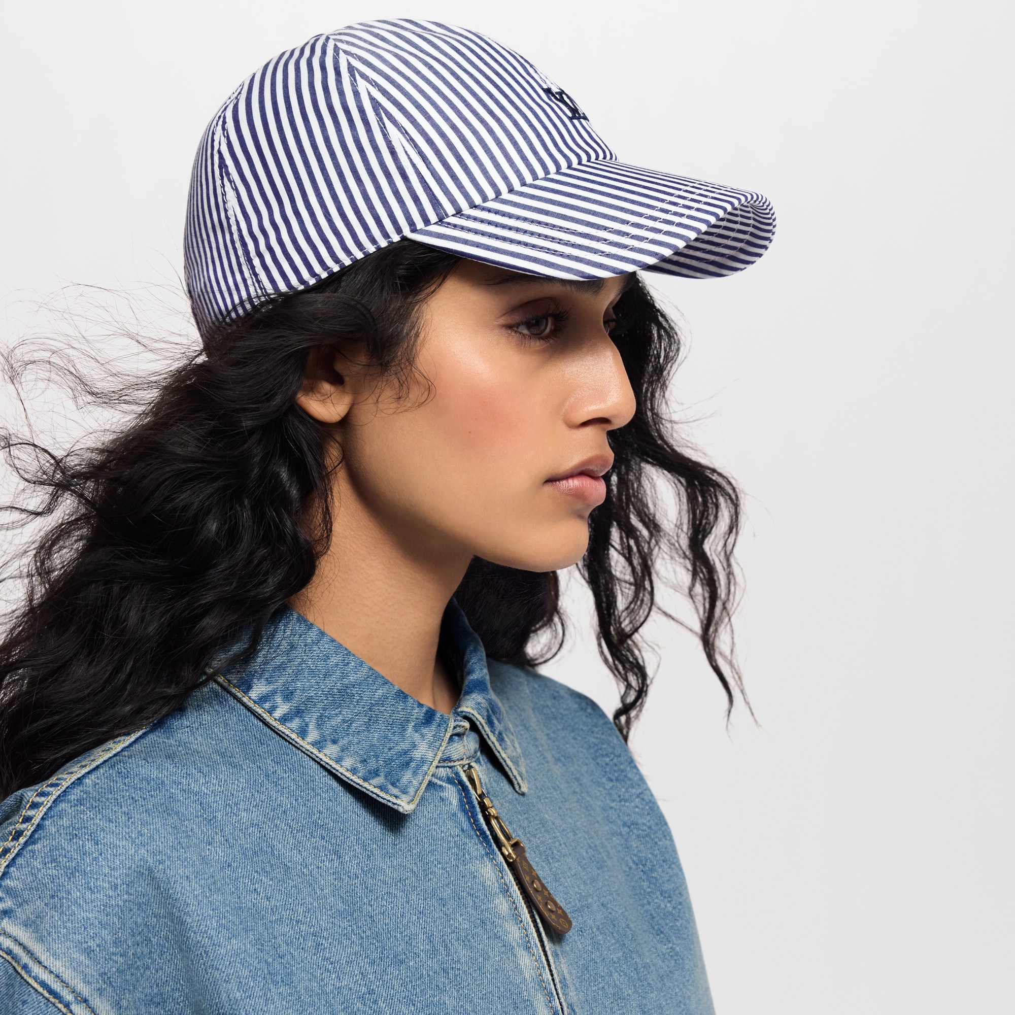 LV} - LVS00 - LV女士灵动配饰 | 路易威登LOUIS VUITTON官网 (产品缩放)