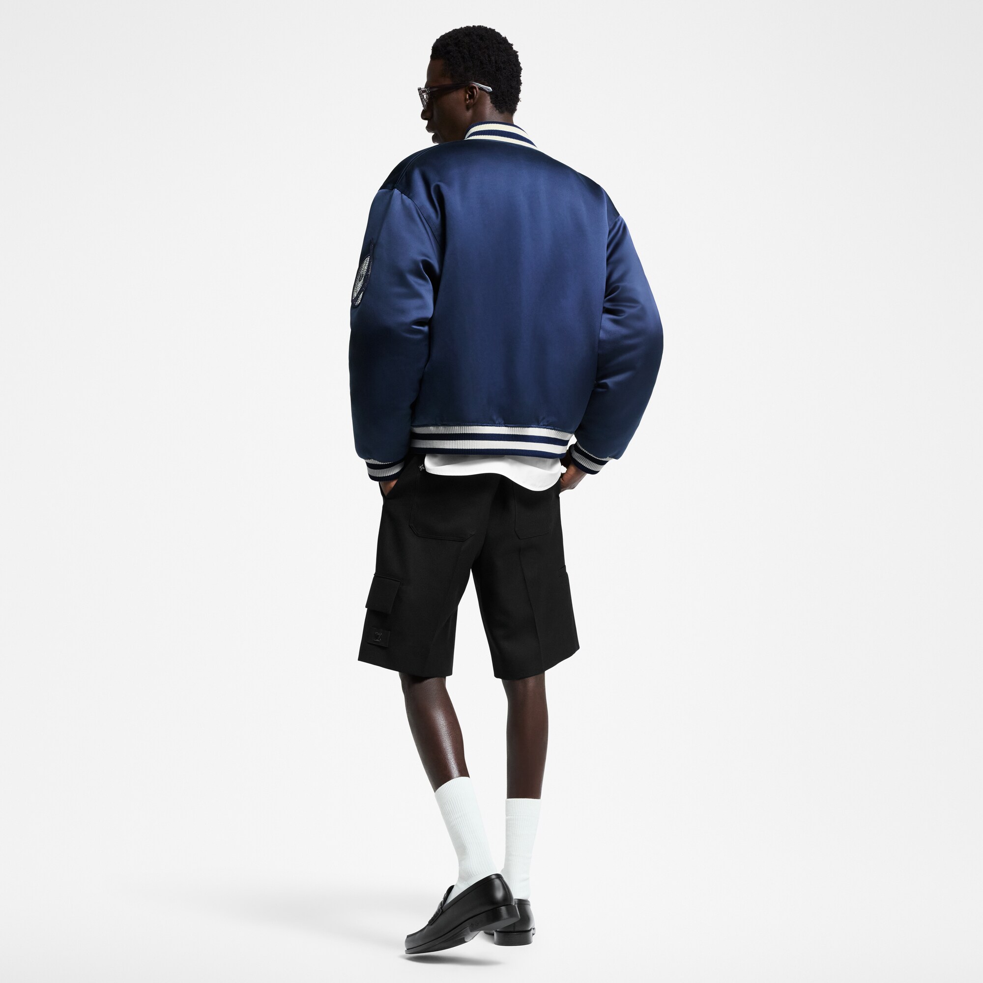 LV} - LV - LV男士Discontinued Product | 路易威登LOUIS VUITTON官网 (产品缩放)