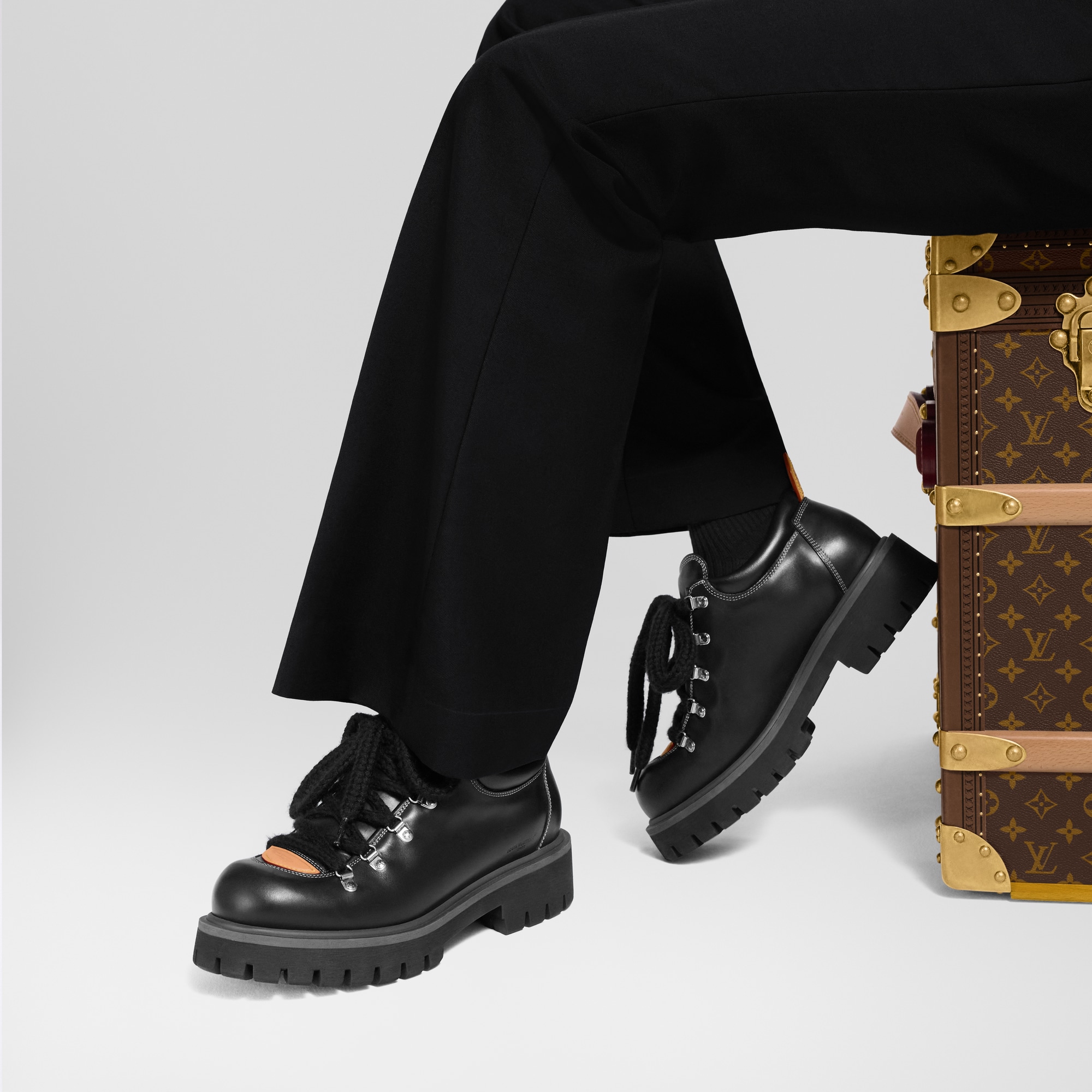 LV} - LV - LV男士鞋履系列 | 路易威登LOUIS VUITTON官网 (产品缩放)
