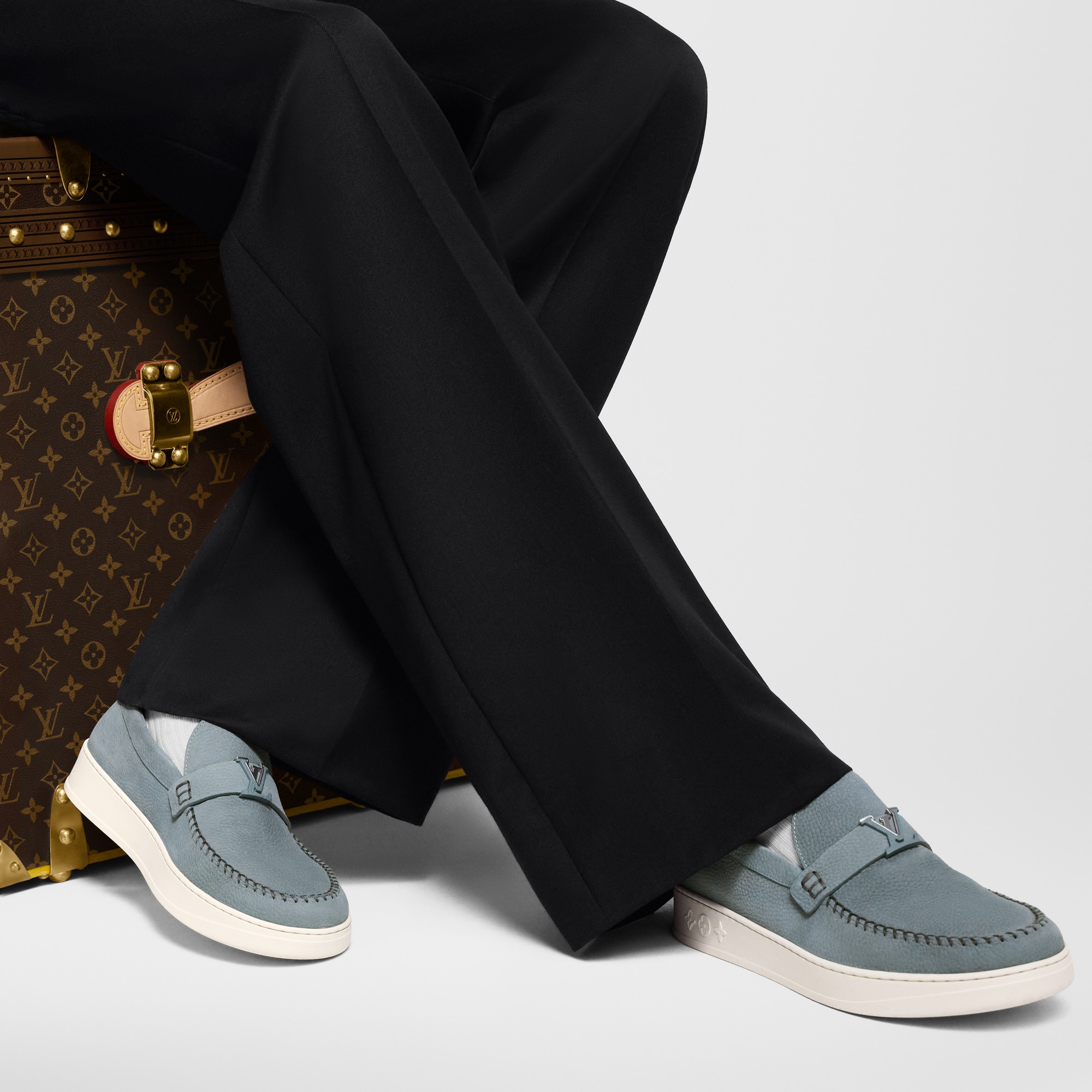 LV} - LV - LV男士鞋履系列 | 路易威登LOUIS VUITTON官网 (产品缩放)