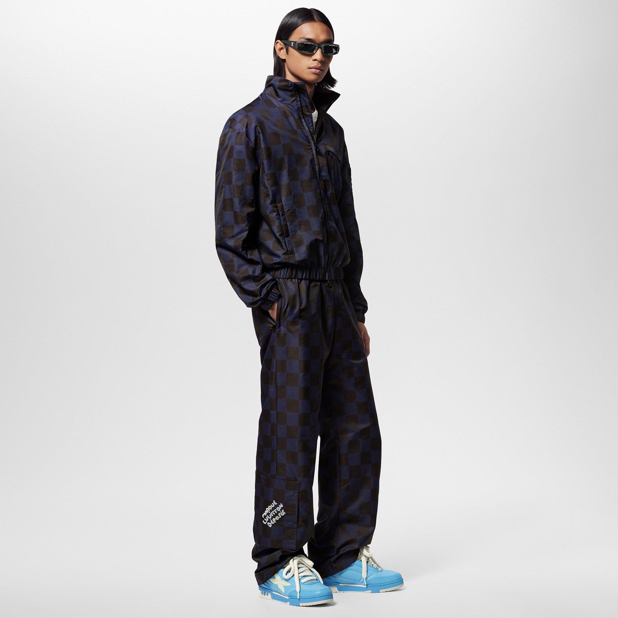 LV} - LV - LV男士鞋履系列 | 路易威登LOUIS VUITTON官网 (产品缩放)