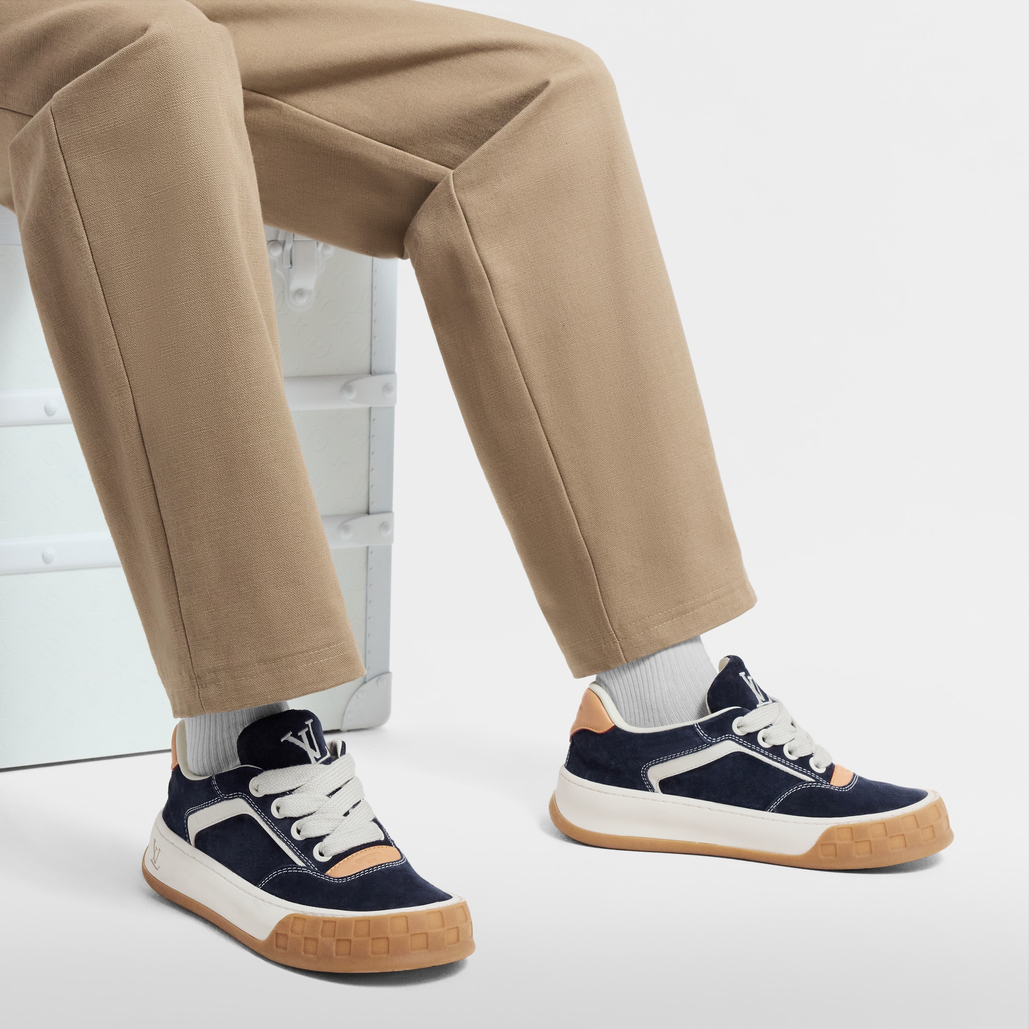 LV} - LV - LV男士鞋履系列 | 路易威登LOUIS VUITTON官网 (产品缩放)