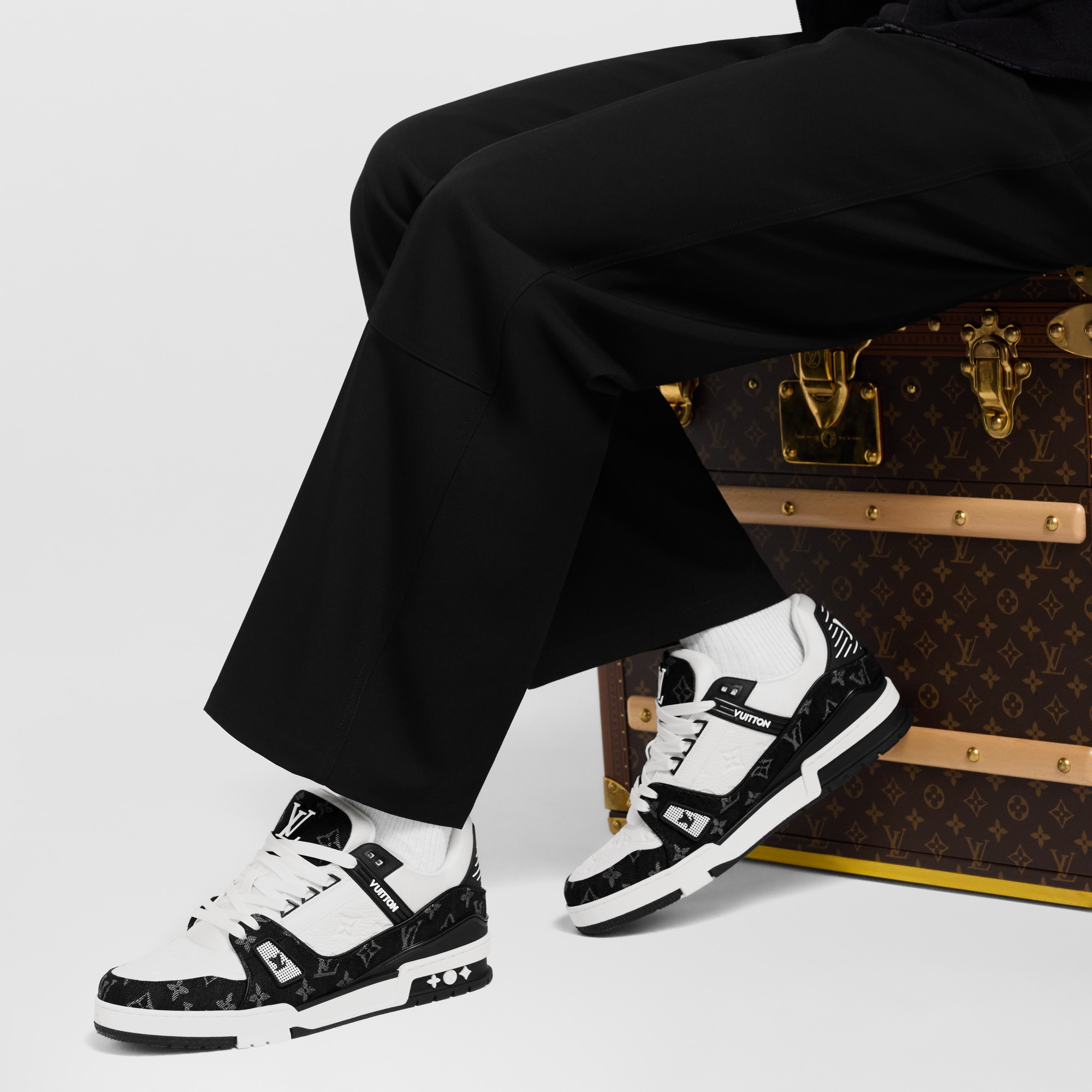 LV} - LV - LV男士鞋履系列 | 路易威登LOUIS VUITTON官网 (产品缩放)