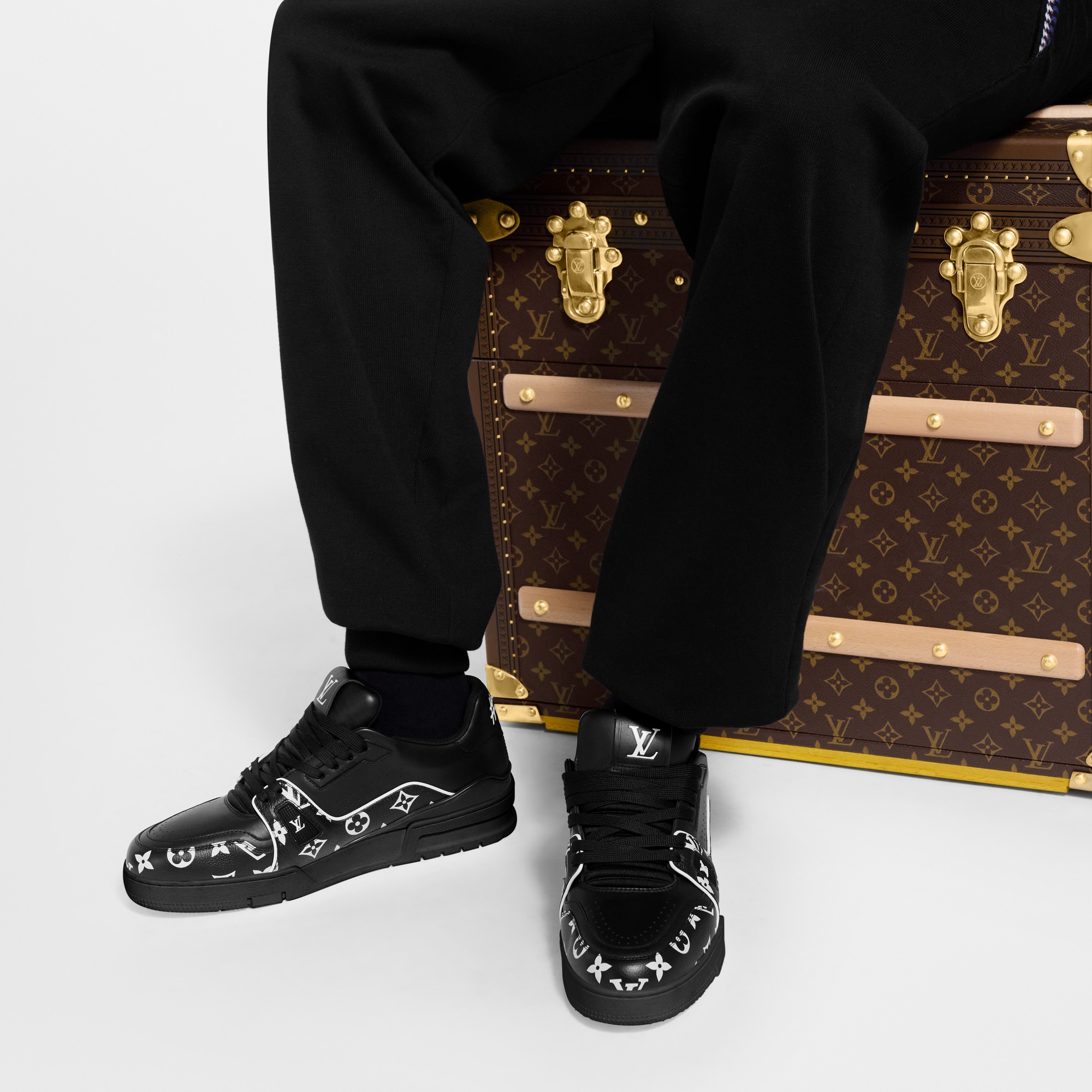 LV} - LV - LV男士鞋履系列 | 路易威登LOUIS VUITTON官网 (产品缩放)