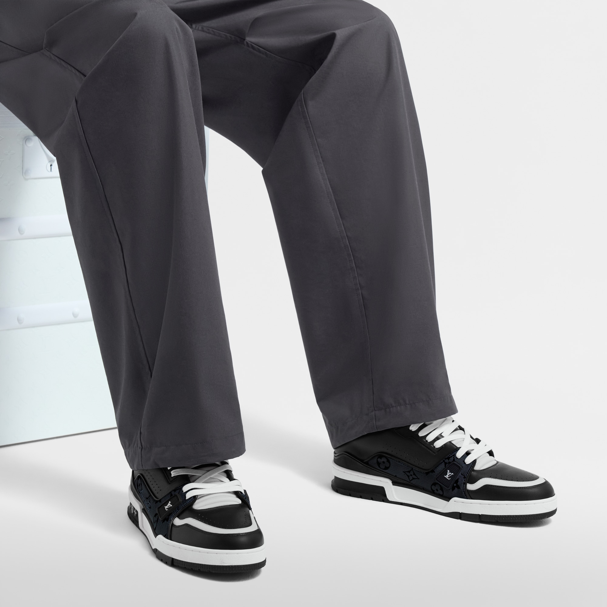 LV} - LV - LV男士鞋履系列 | 路易威登LOUIS VUITTON官网 (产品缩放)