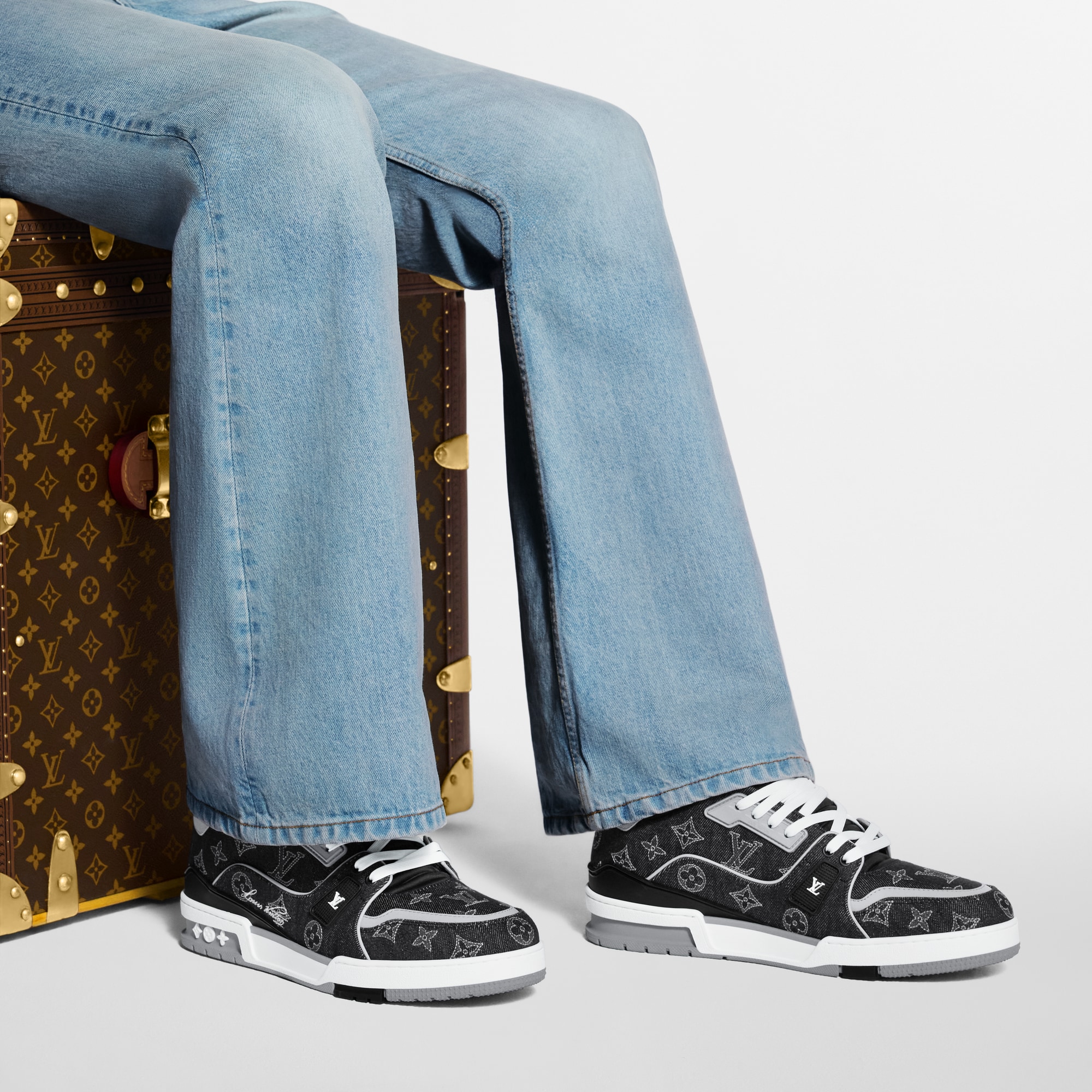 LV} - LV - LV男士鞋履系列 | 路易威登LOUIS VUITTON官网 (产品缩放)