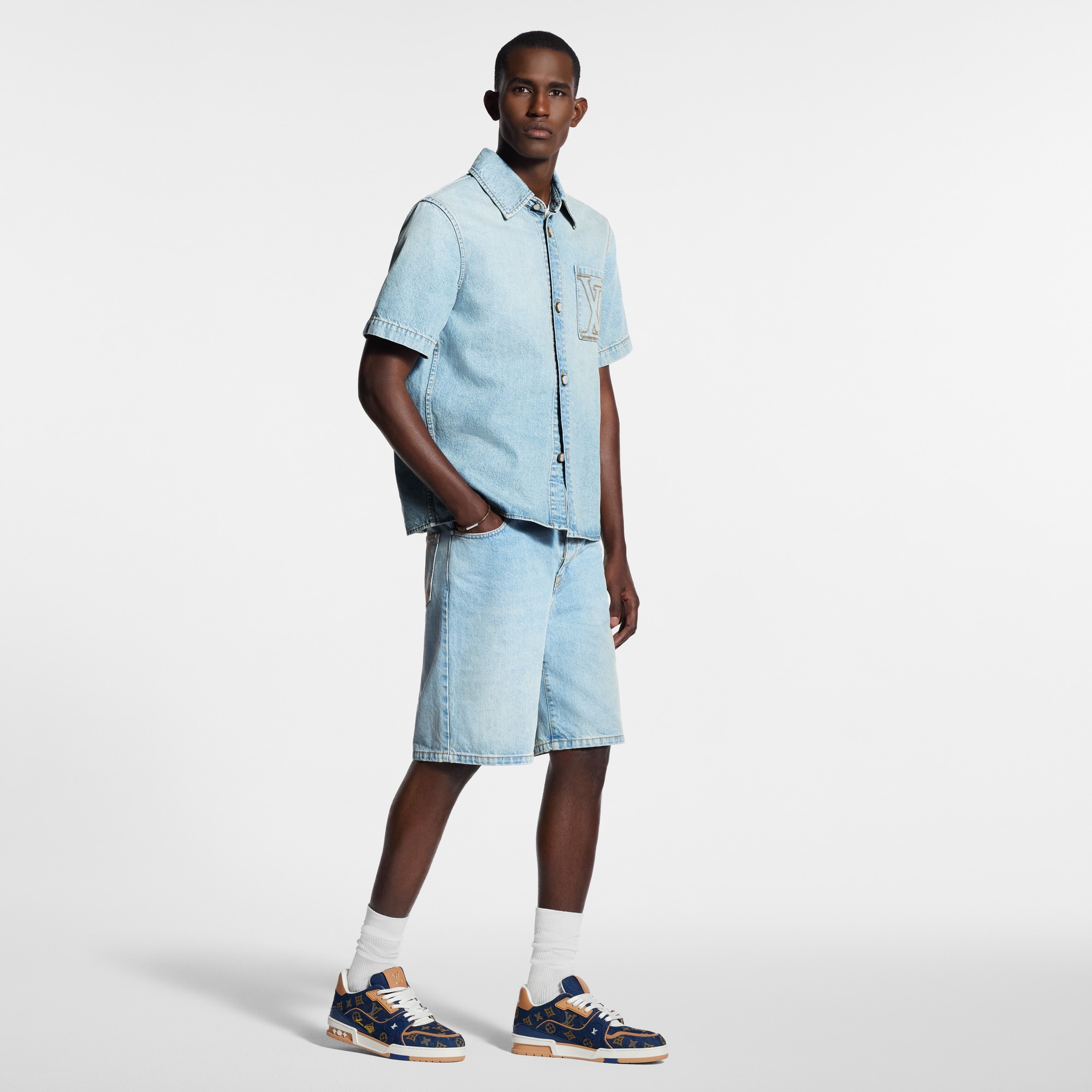 LV} - LV - LV男士鞋履系列 | 路易威登LOUIS VUITTON官网 (产品缩放)