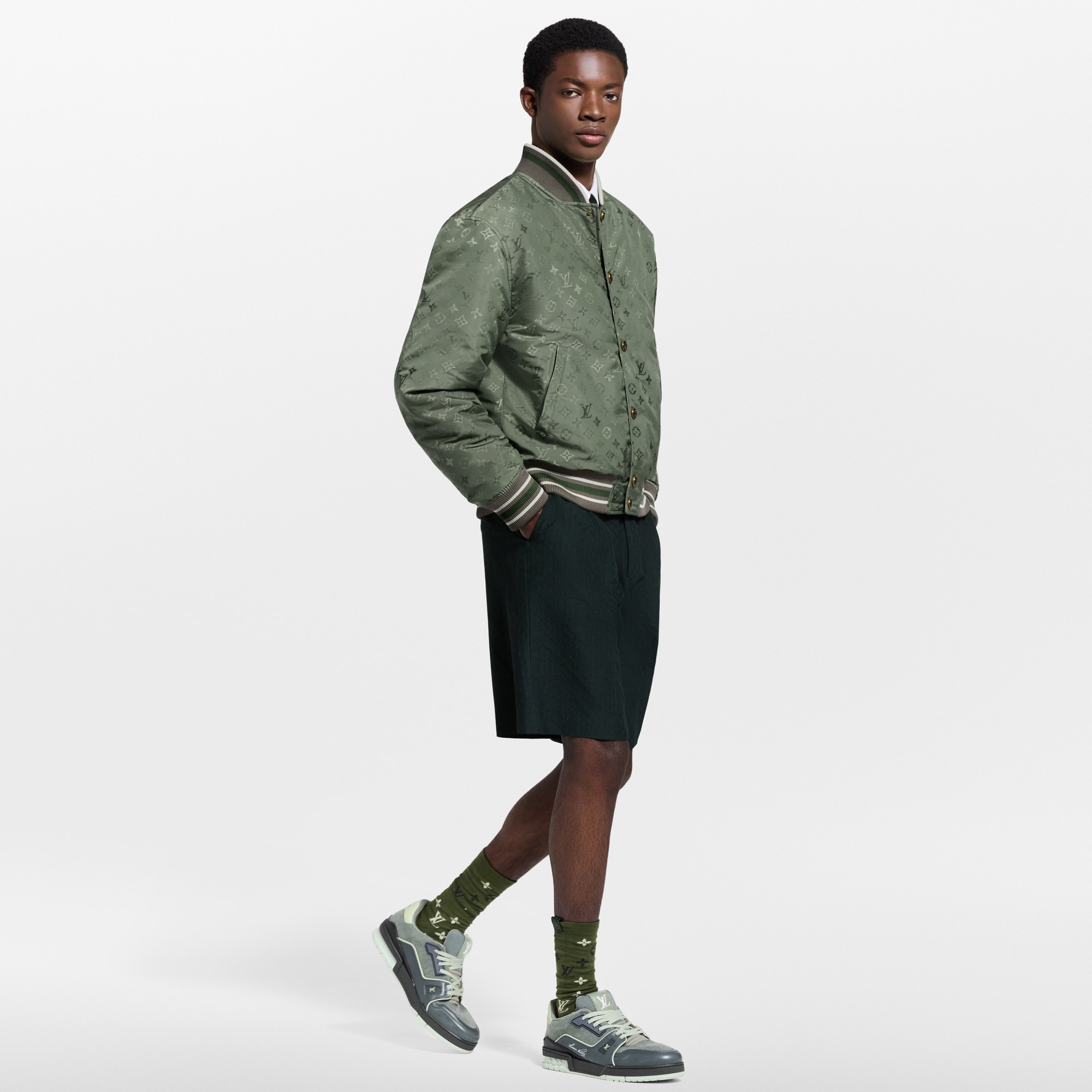 LV} - LV - LV男士鞋履系列 | 路易威登LOUIS VUITTON官网 (产品缩放)