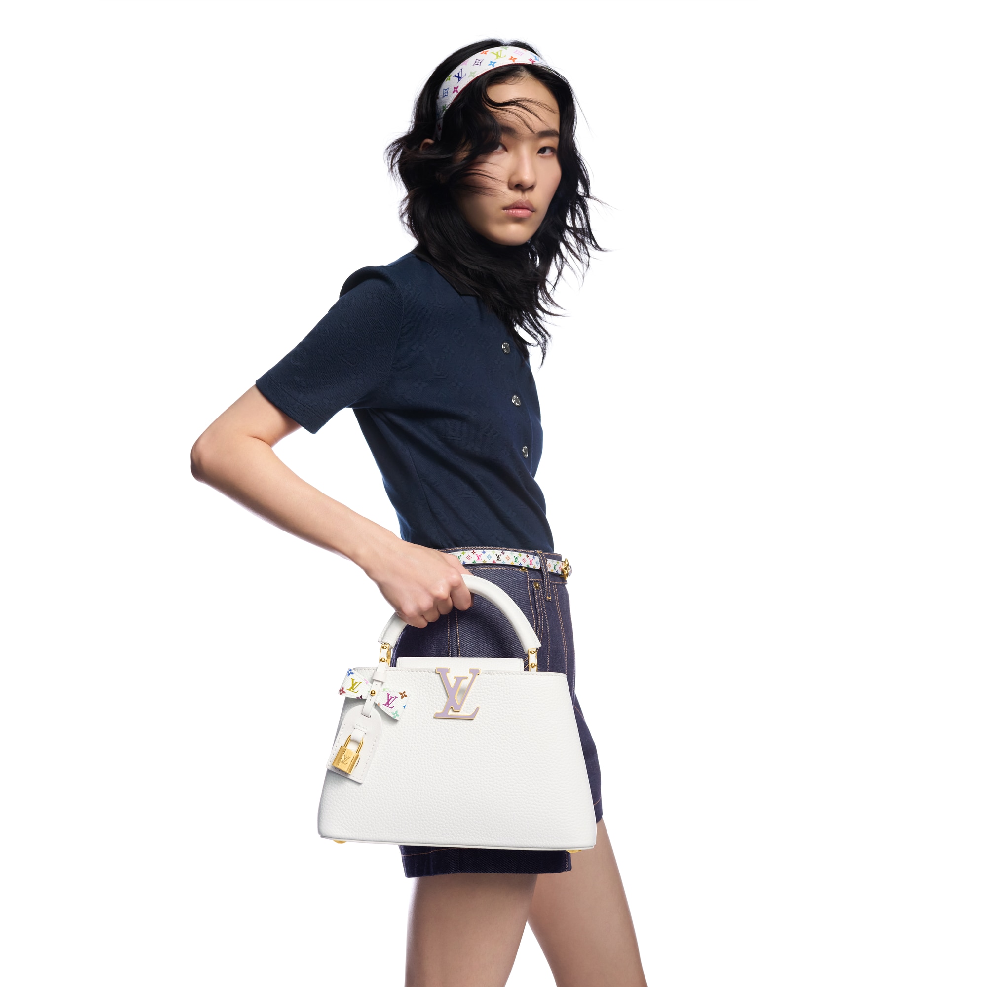 LV} - LVCapucines - LV女士时尚手袋 | 路易威登LOUIS VUITTON官网 (产品缩放)