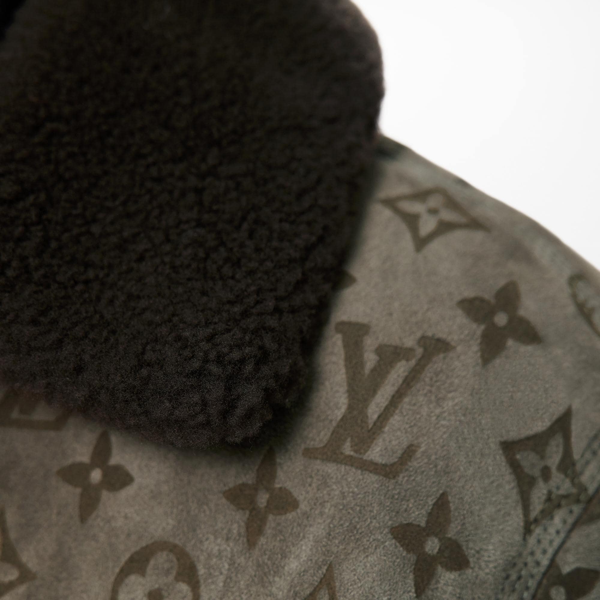 LV} - LV - LV男士Discontinued Product | 路易威登LOUIS VUITTON官网 (产品缩放)