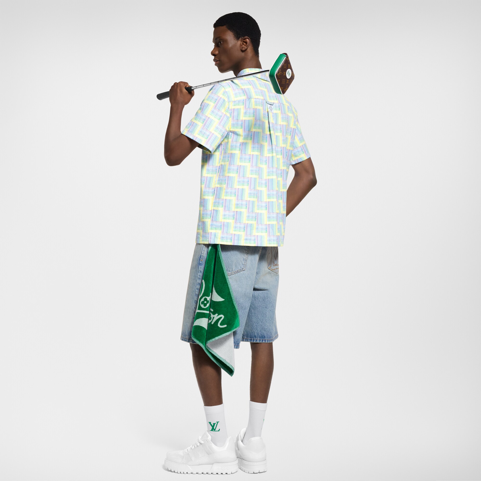 LV} - LVS00 - LV硬箱、旅行和家居运动用品和游戏 | 路易威登LOUIS VUITTON官网 (产品缩放)