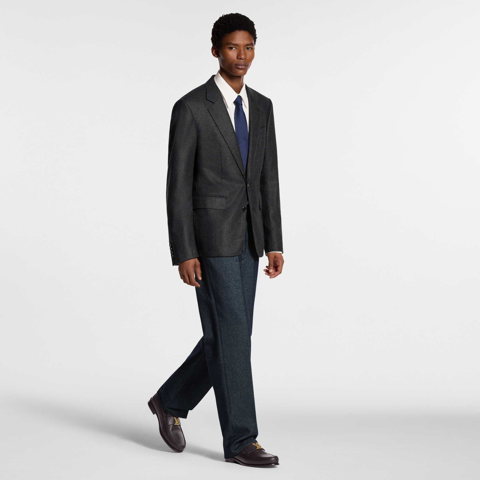 LV} - LV - LV男士鞋履系列 | 路易威登LOUIS VUITTON官网 (产品缩放)