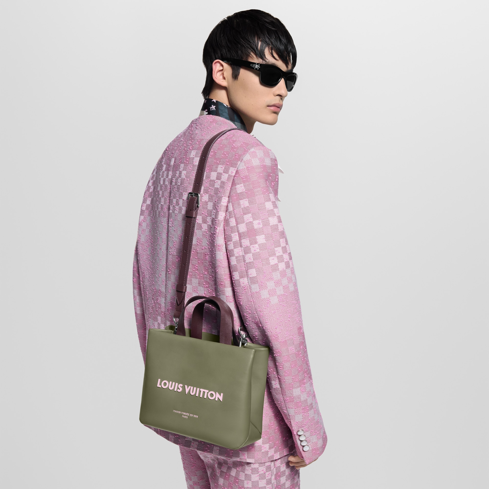 LV} - LVOther Leathers - LV包袋和小型皮具男士包袋 | 路易威登LOUIS VUITTON官网 (产品缩放)