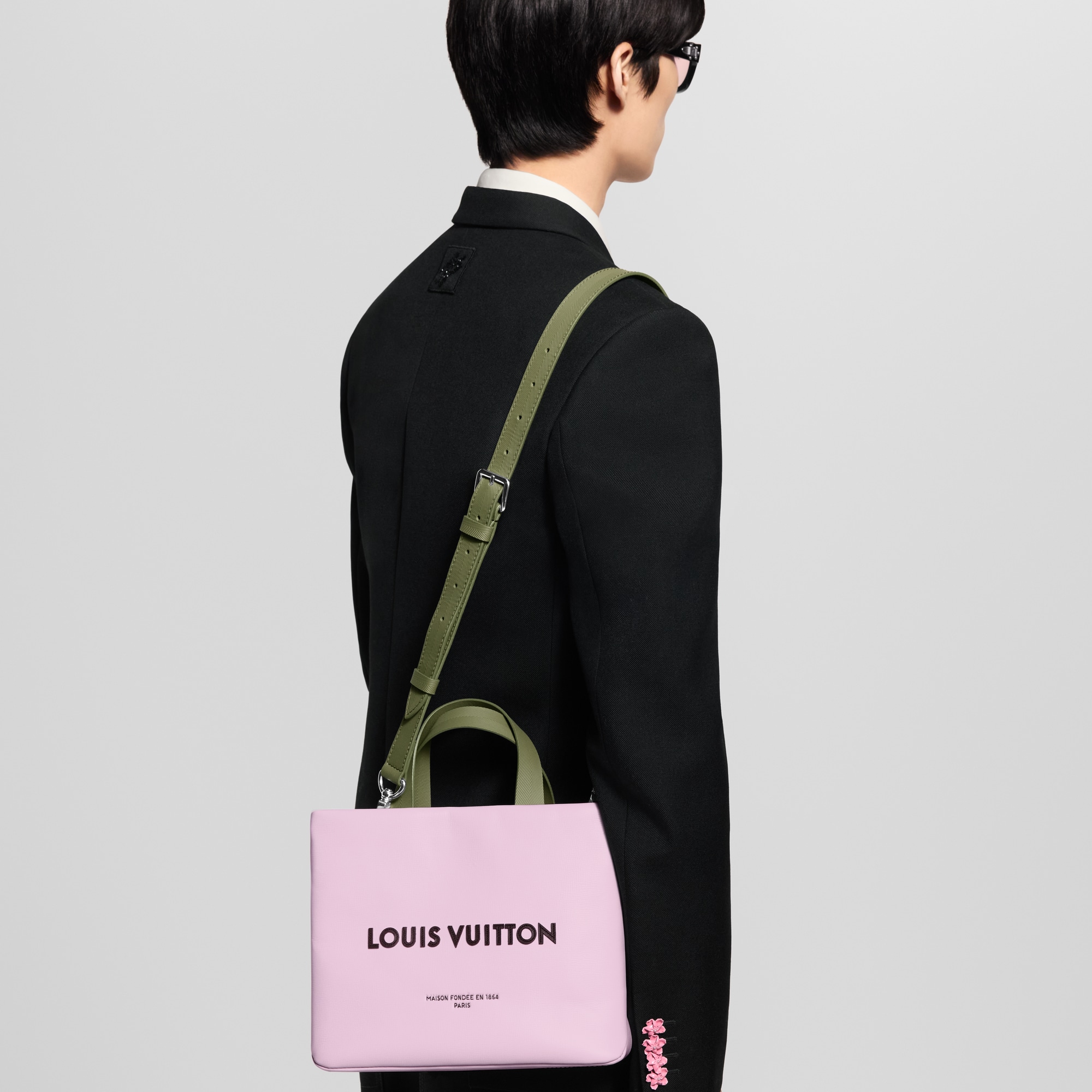 LV} - LVOther Leathers - LV包袋和小型皮具男士包袋 | 路易威登LOUIS VUITTON官网 (产品缩放)