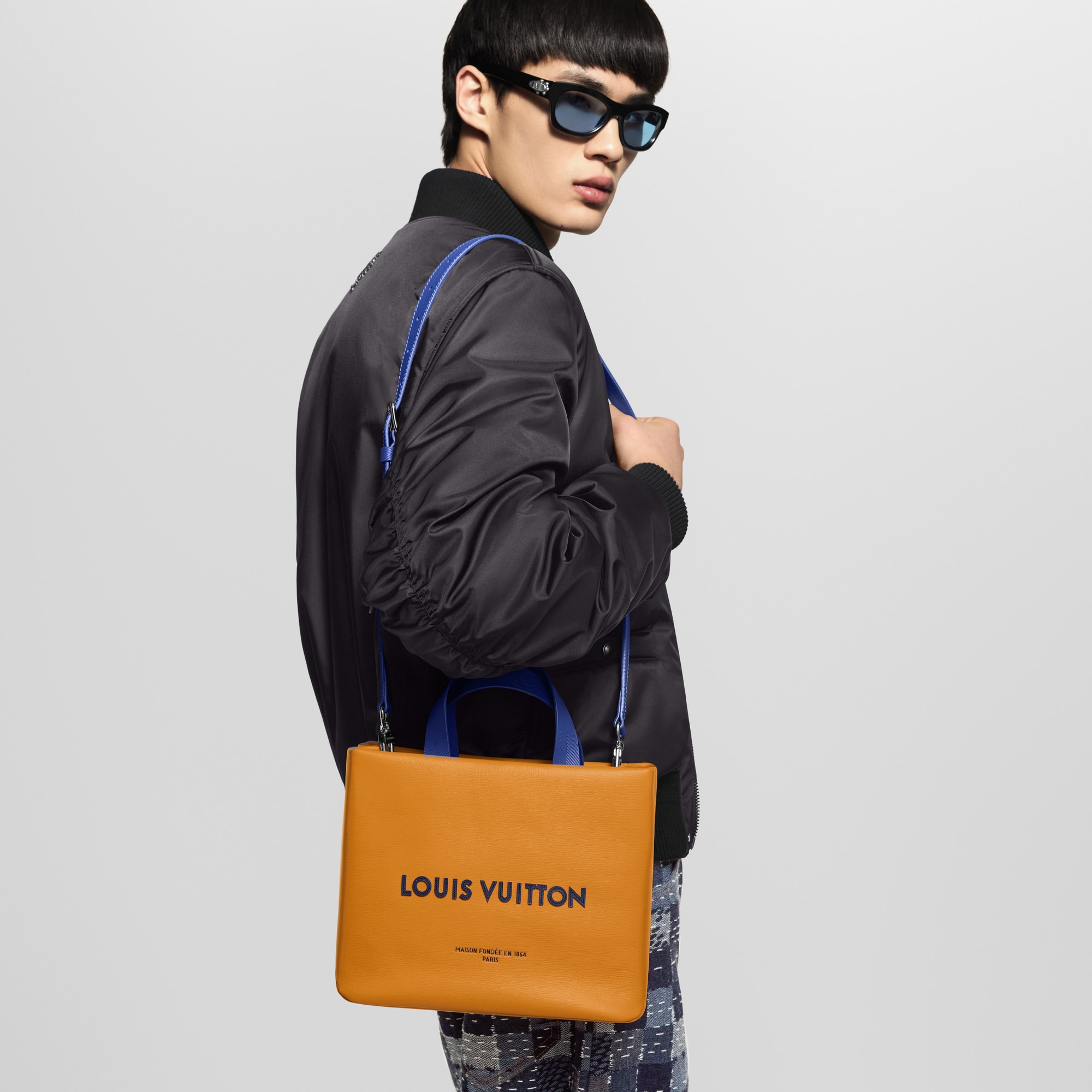 LV} - LVOther Leathers - LV包袋和小型皮具男士包袋 | 路易威登LOUIS VUITTON官网 (产品缩放)
