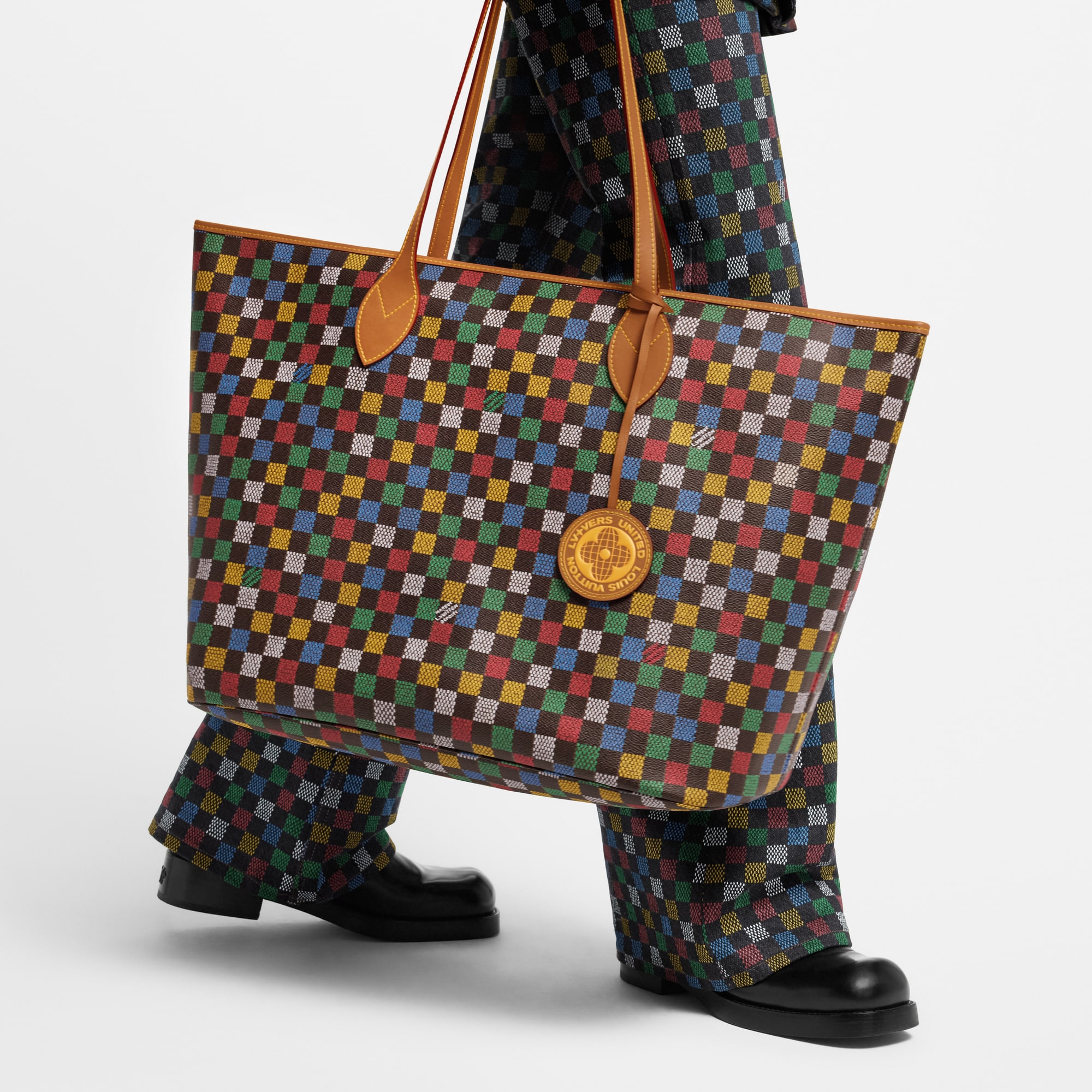 LV} - LVDamier Ebene - LV男士旅行用品 | 路易威登LOUIS VUITTON官网 (产品缩放)