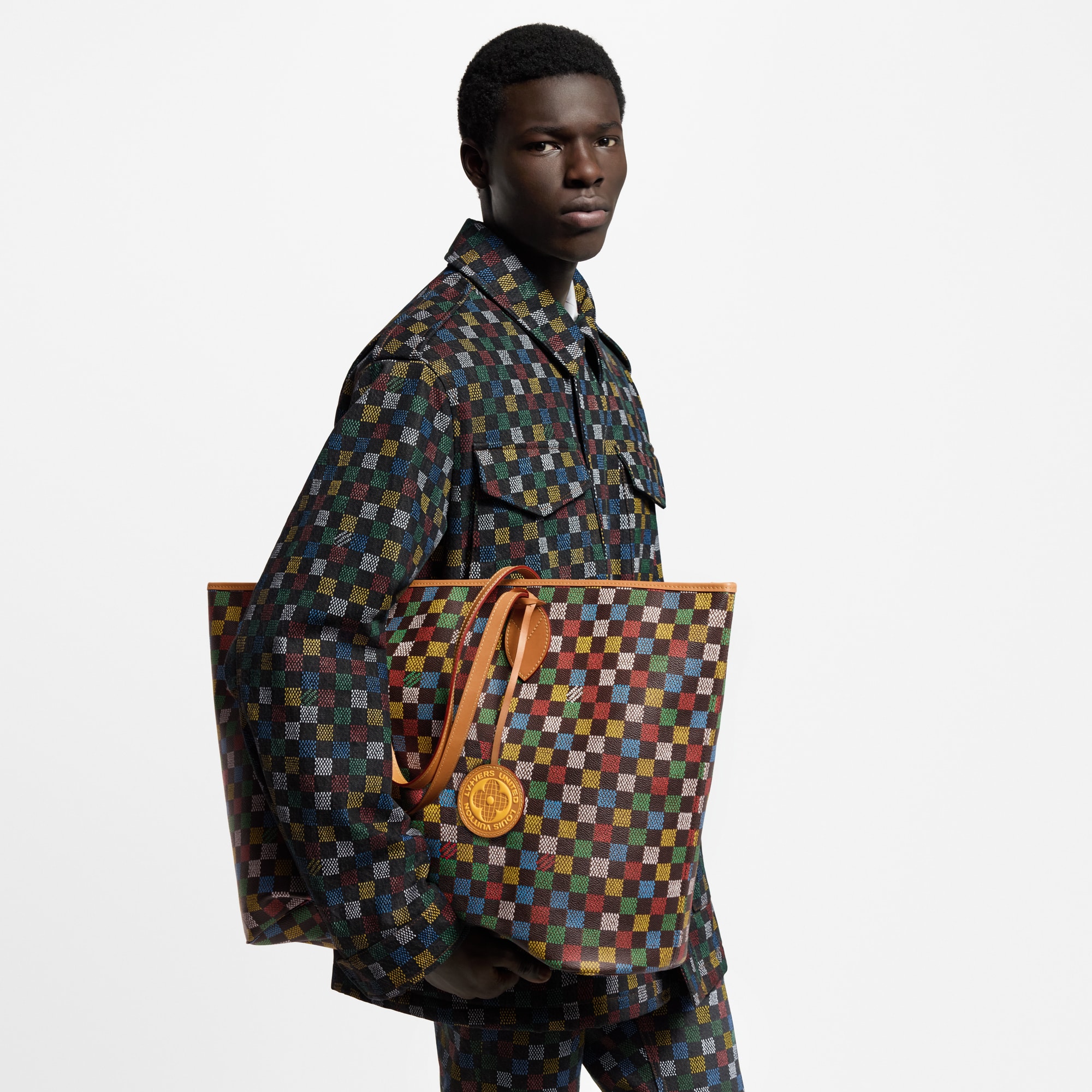 LV} - LVDamier Ebene - LV男士旅行用品 | 路易威登LOUIS VUITTON官网 (产品缩放)