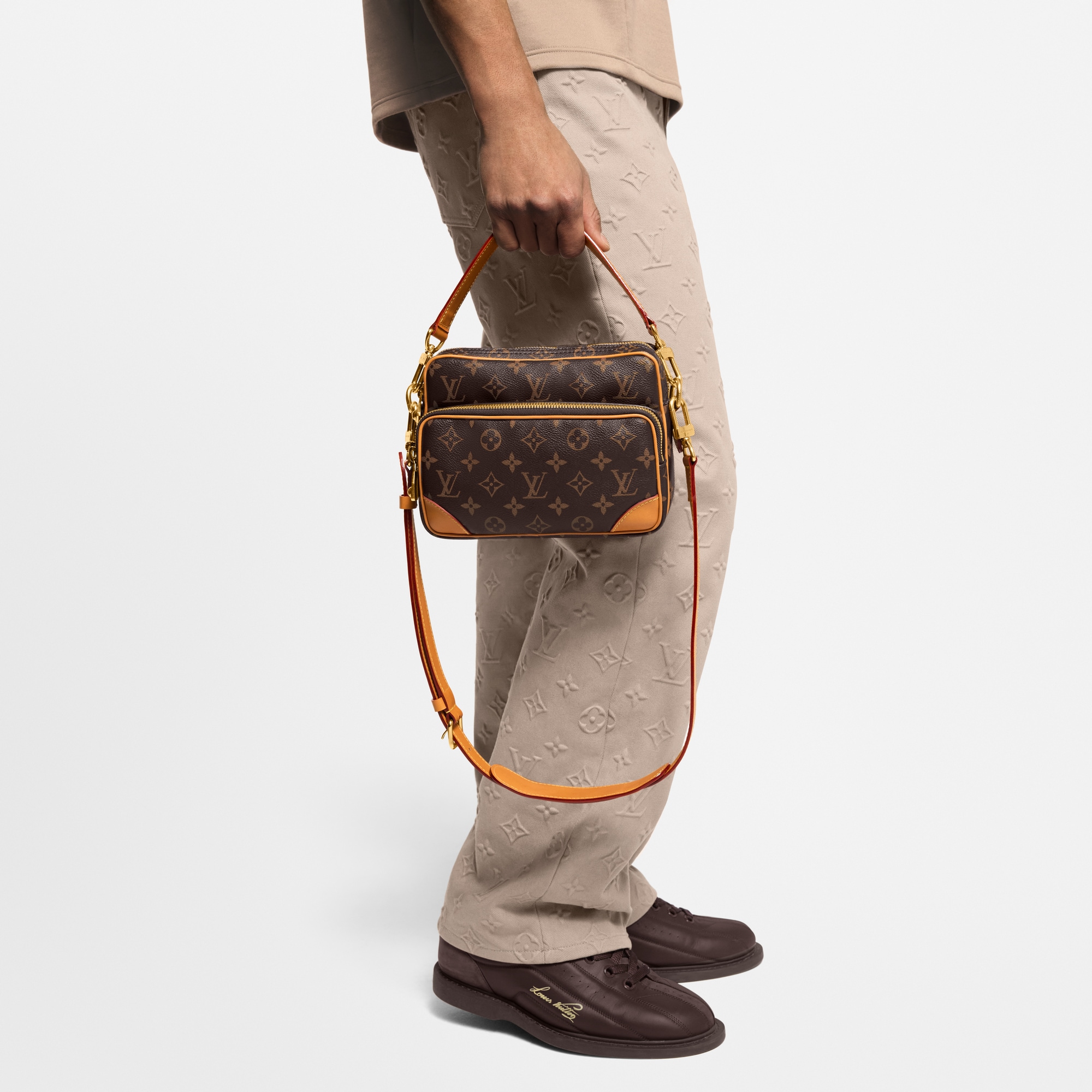 LV} - LVAutres Cuirs Monogram - LV包袋和小型皮具男士包袋 | 路易威登LOUIS VUITTON官网 (产品缩放)