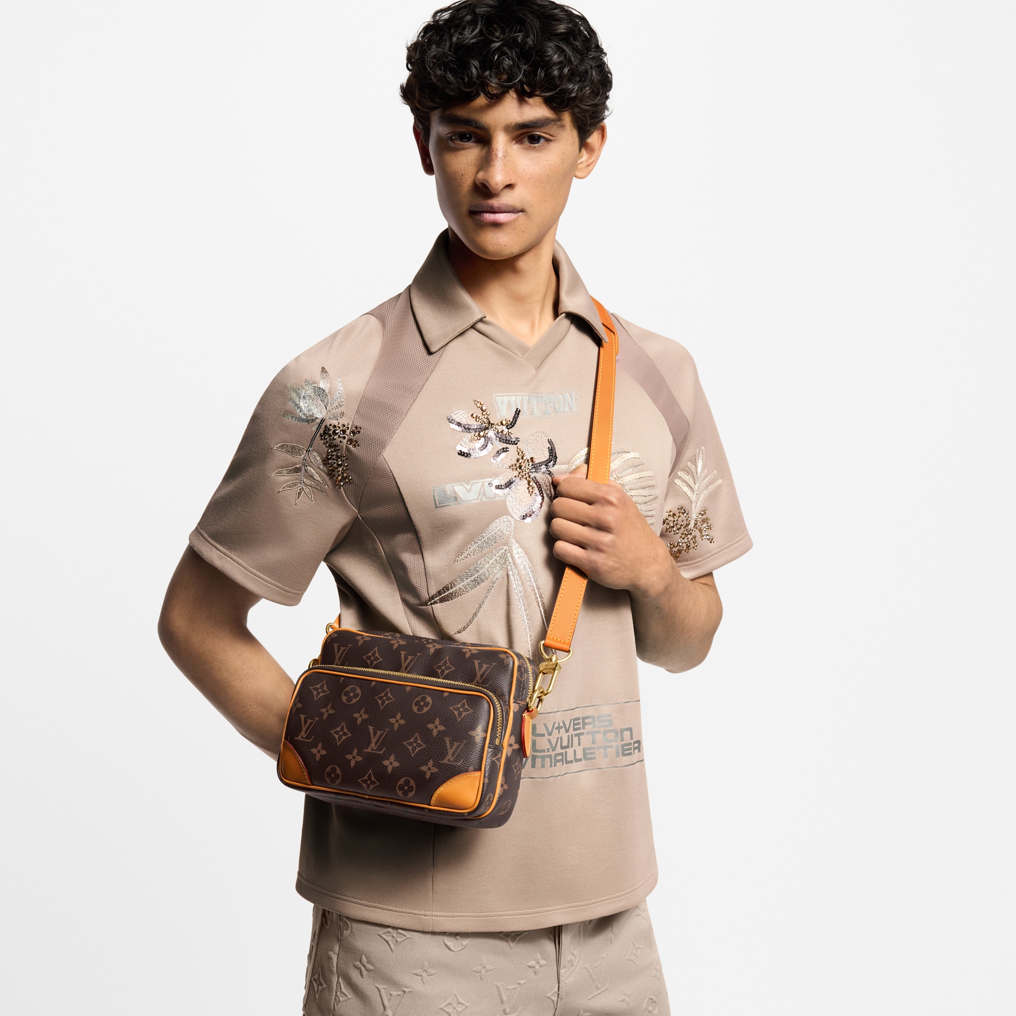 LV} - LVAutres Cuirs Monogram - LV包袋和小型皮具男士包袋 | 路易威登LOUIS VUITTON官网 (产品缩放)