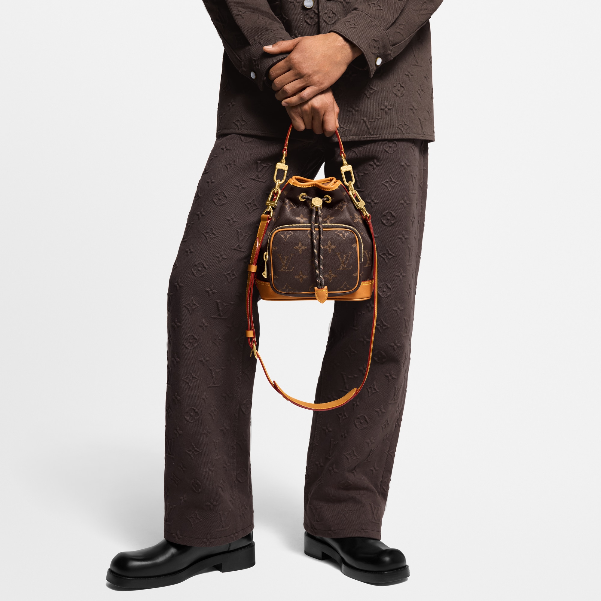LV} - LVAutres Cuirs Monogram - LV包袋和小型皮具男士包袋 | 路易威登LOUIS VUITTON官网 (产品缩放)