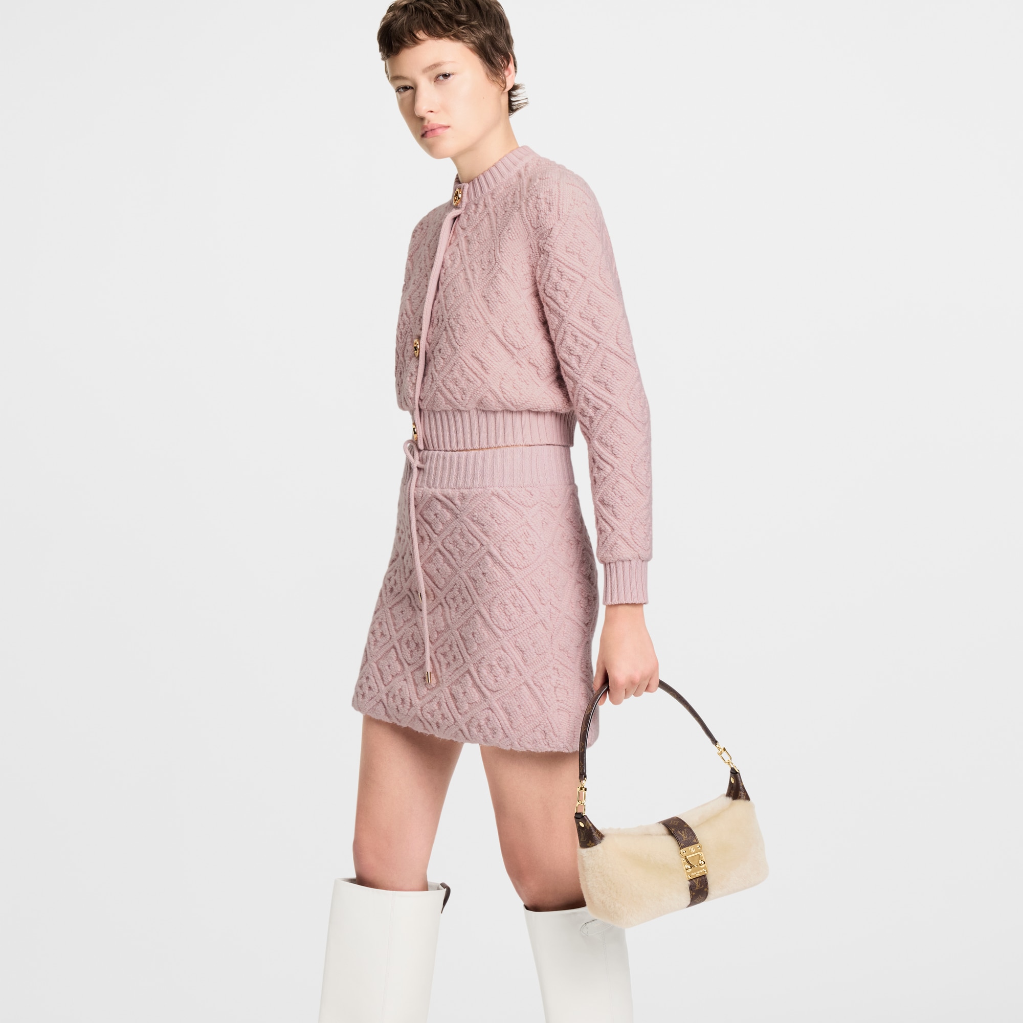 LV} - LV - LV女士小型皮具 | 路易威登LOUIS VUITTON官网 (产品缩放)