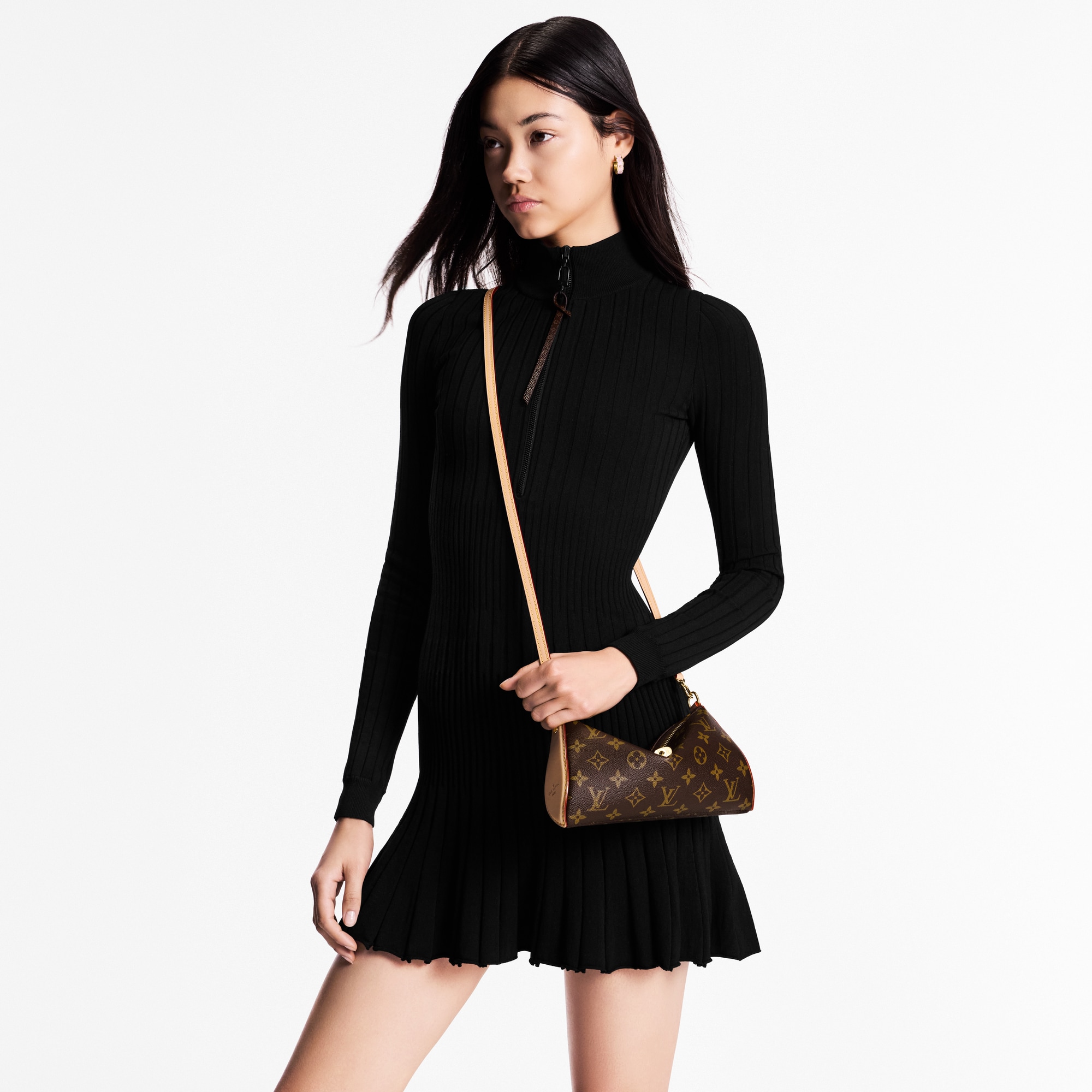 LV} - LVMonogram - LV女士小型皮具 | 路易威登LOUIS VUITTON官网 (产品缩放)