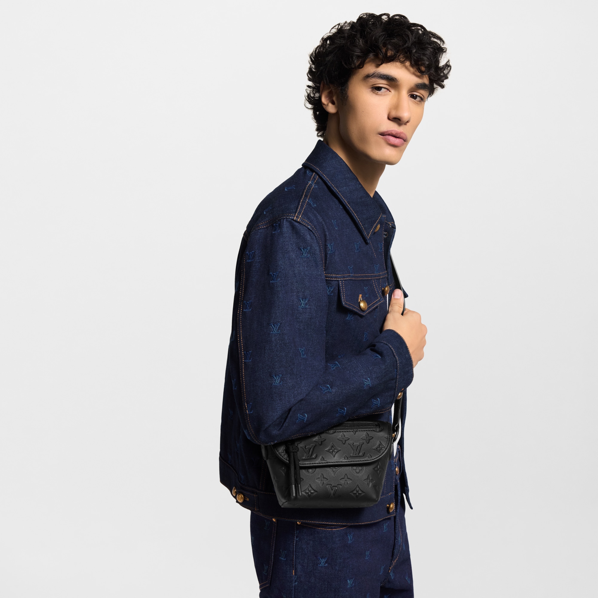 LV} - LVMonogram Shadow Leather - LV男士小型皮具 | 路易威登LOUIS VUITTON官网 (产品缩放)