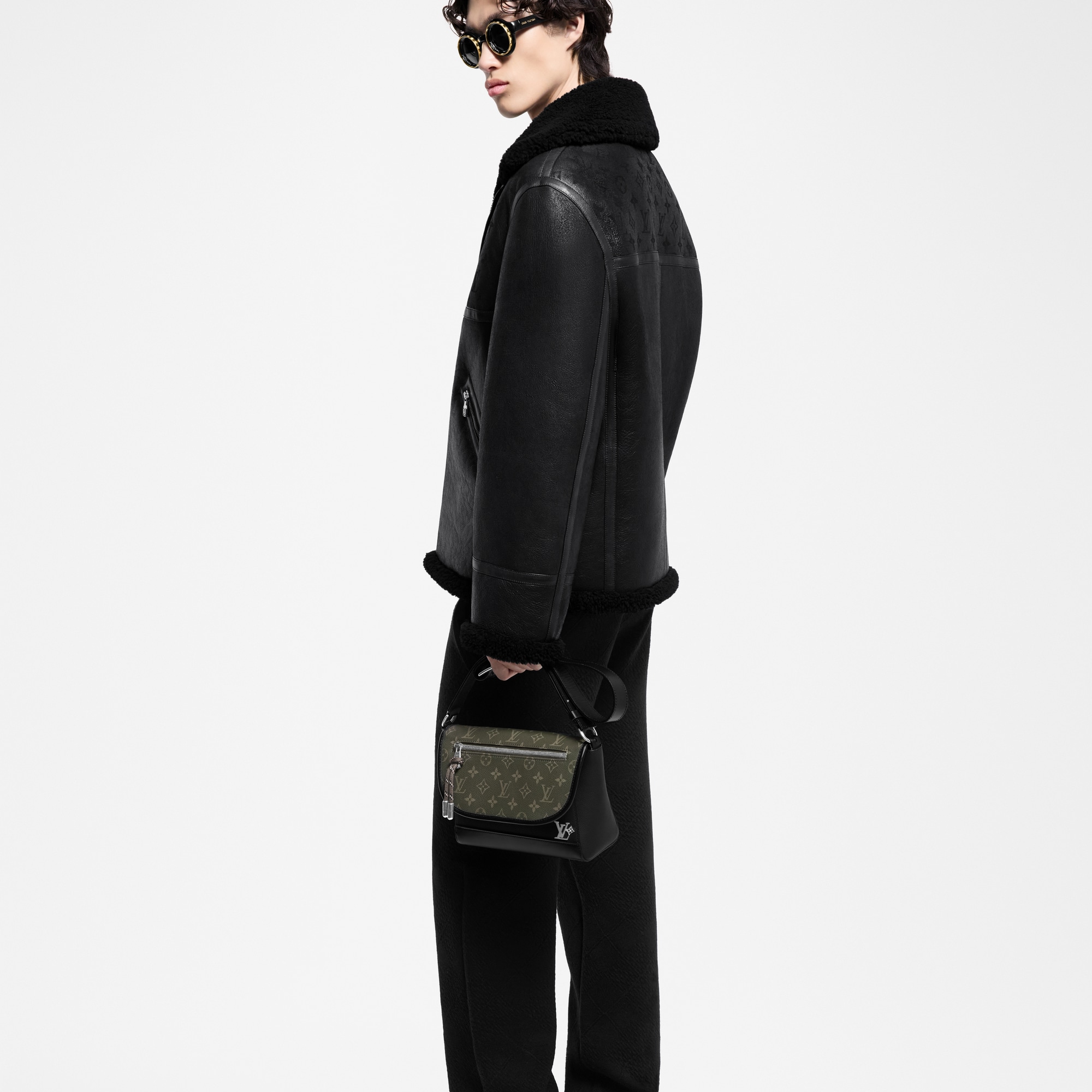 LV} - LVOther Leathers - LV包袋和小型皮具男士包袋 | 路易威登LOUIS VUITTON官网 (产品缩放)