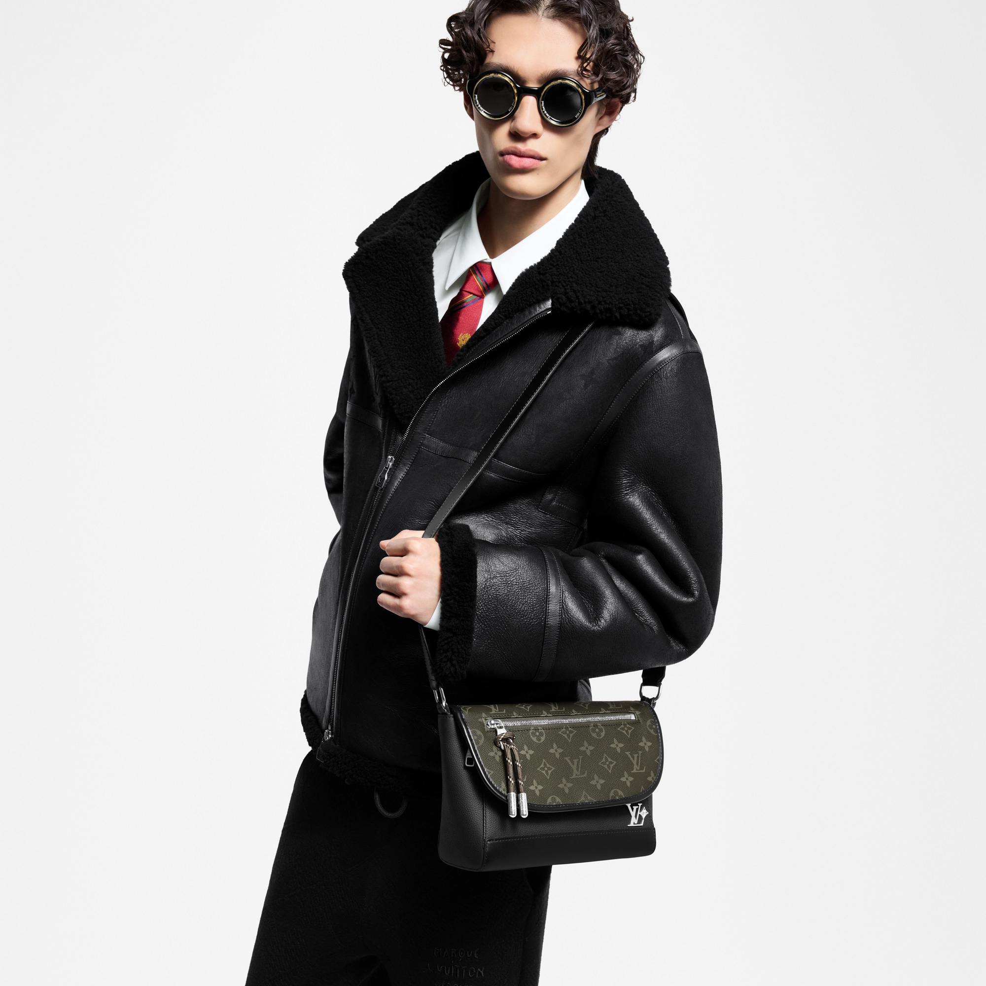 LV} - LVOther Leathers - LV包袋和小型皮具男士包袋 | 路易威登LOUIS VUITTON官网 (产品缩放)