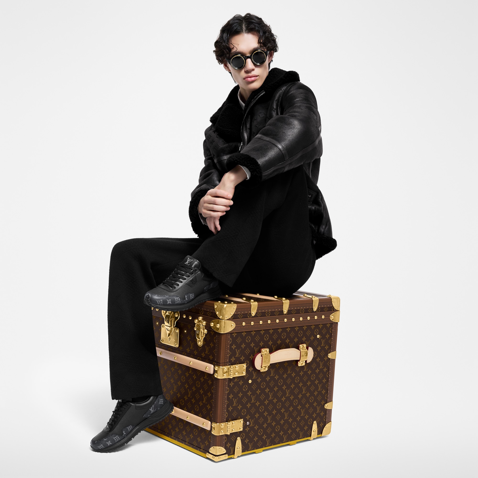 LV} - LV - LV男士鞋履系列 | 路易威登LOUIS VUITTON官网 (产品缩放)