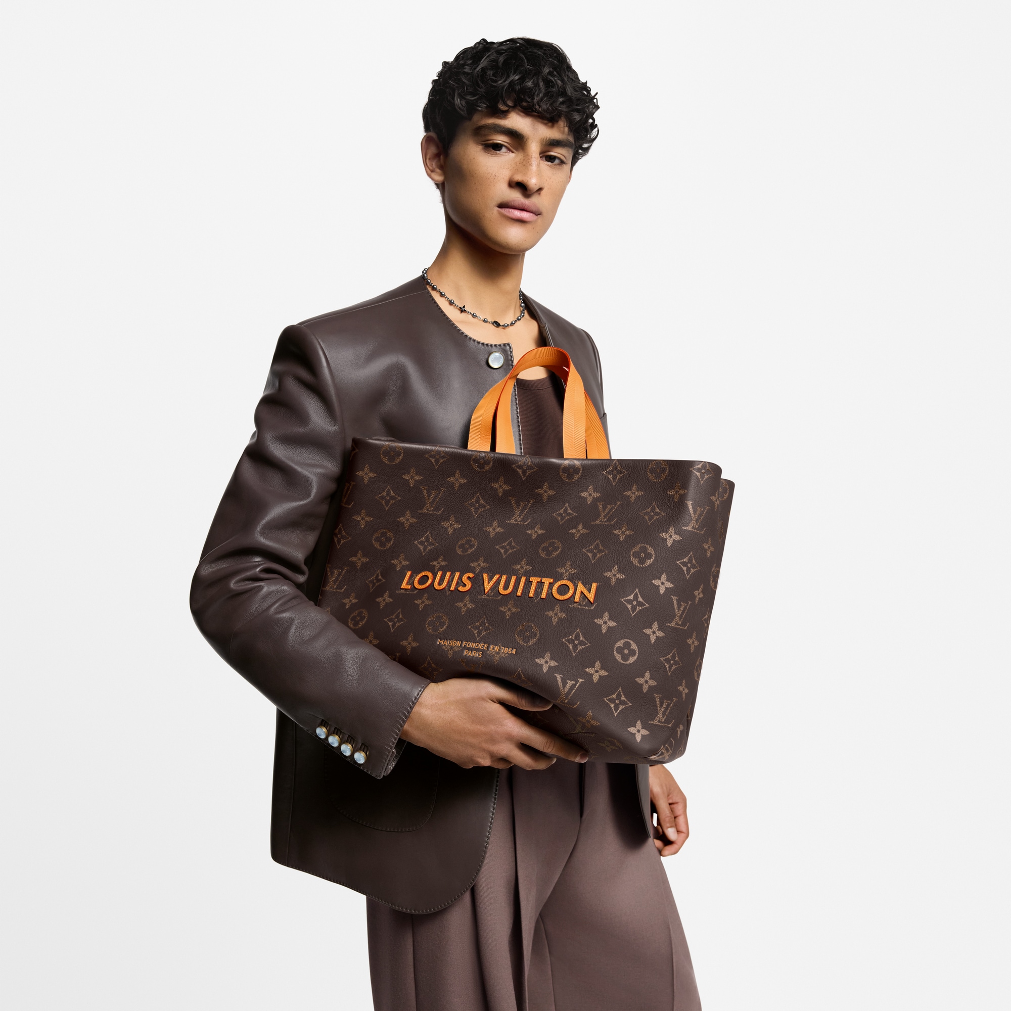 LV} - LVAutres Cuirs Monogram - LV包袋和小型皮具男士包袋 | 路易威登LOUIS VUITTON官网 (产品缩放)