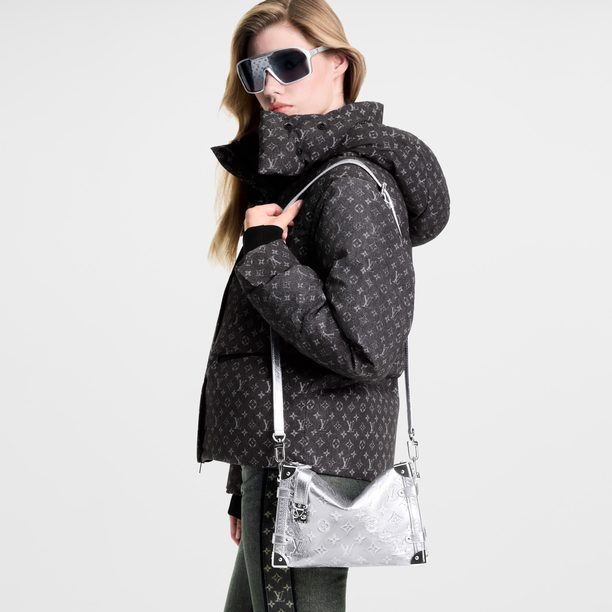 LV} - LV - LV包袋和小型皮具女士包袋 | 路易威登LOUIS VUITTON官网 (产品缩放)