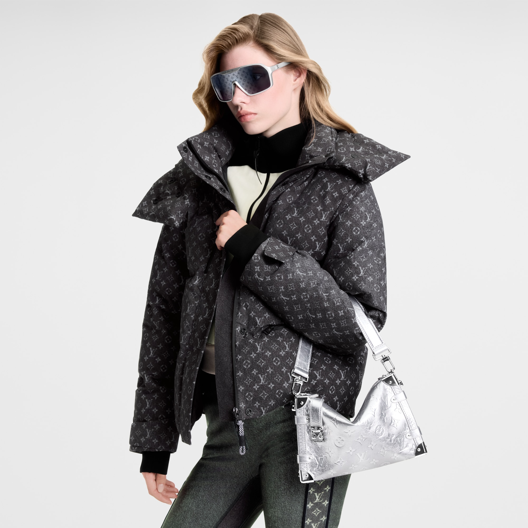 LV} - LV - LV包袋和小型皮具女士包袋 | 路易威登LOUIS VUITTON官网 (产品缩放)