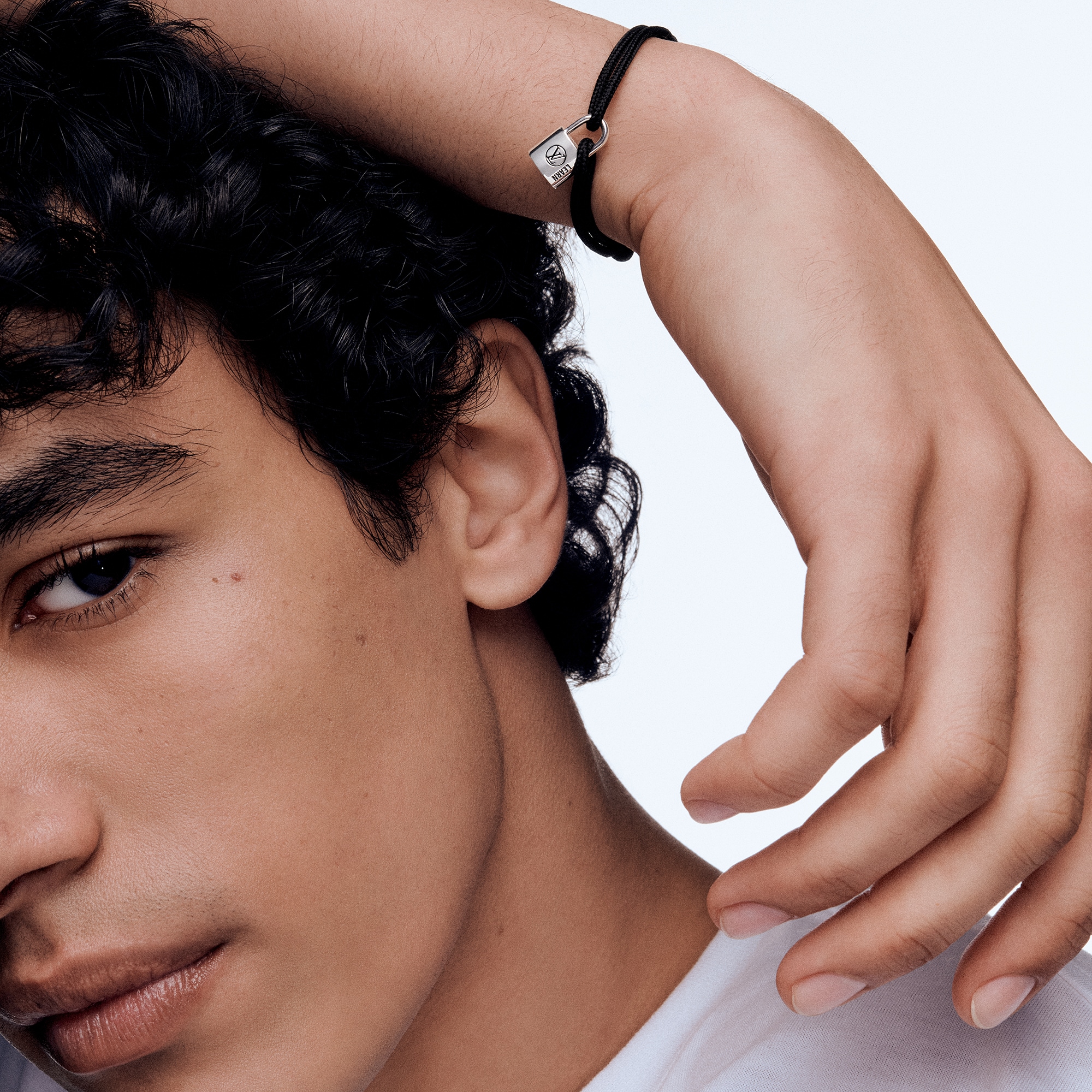 LV} - LV - LV珠宝按类别浏览 | 路易威登LOUIS VUITTON官网 (产品缩放)