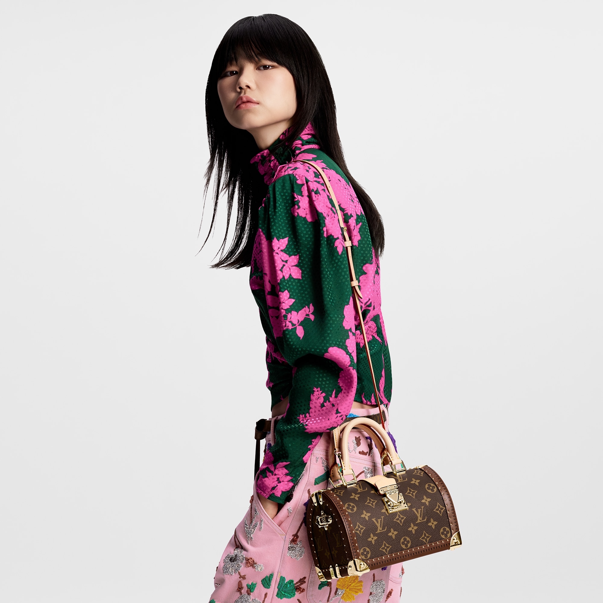 LV} - LVMonogram - LVLes Extraordinaires硬箱系列 | 路易威登LOUIS VUITTON官网 (产品缩放)