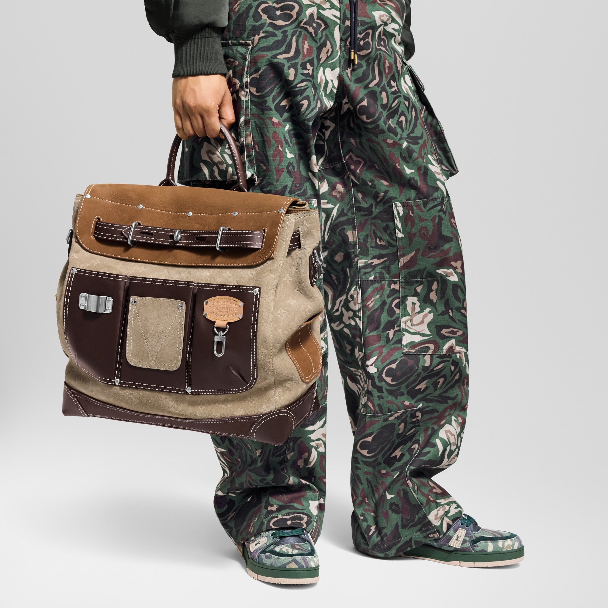 LV} - LVOther Leathers - LV包袋和小型皮具男士包袋 | 路易威登LOUIS VUITTON官网 (产品缩放)