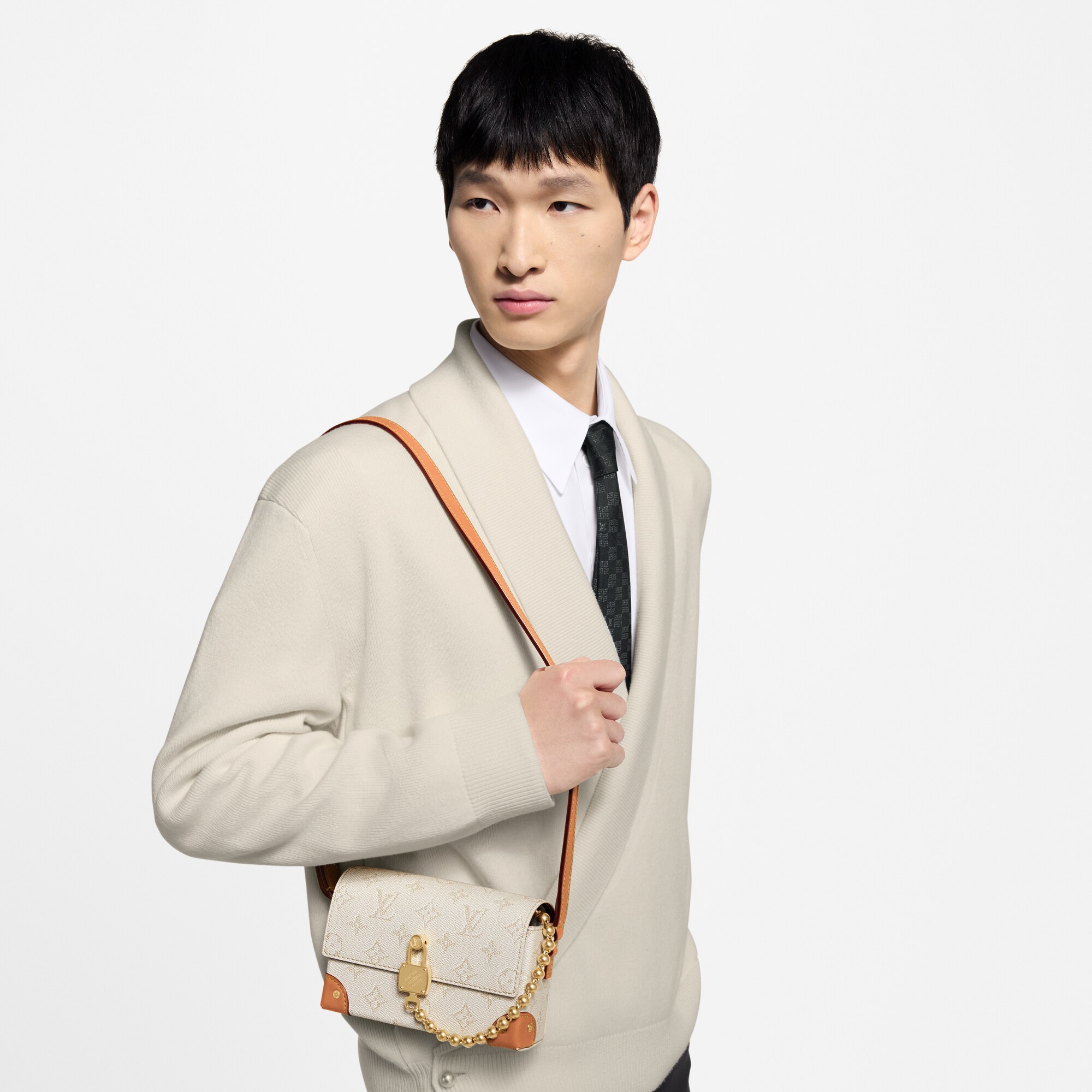 LV} - LVG71 - LV男士小型皮具 | 路易威登LOUIS VUITTON官网 (产品缩放)