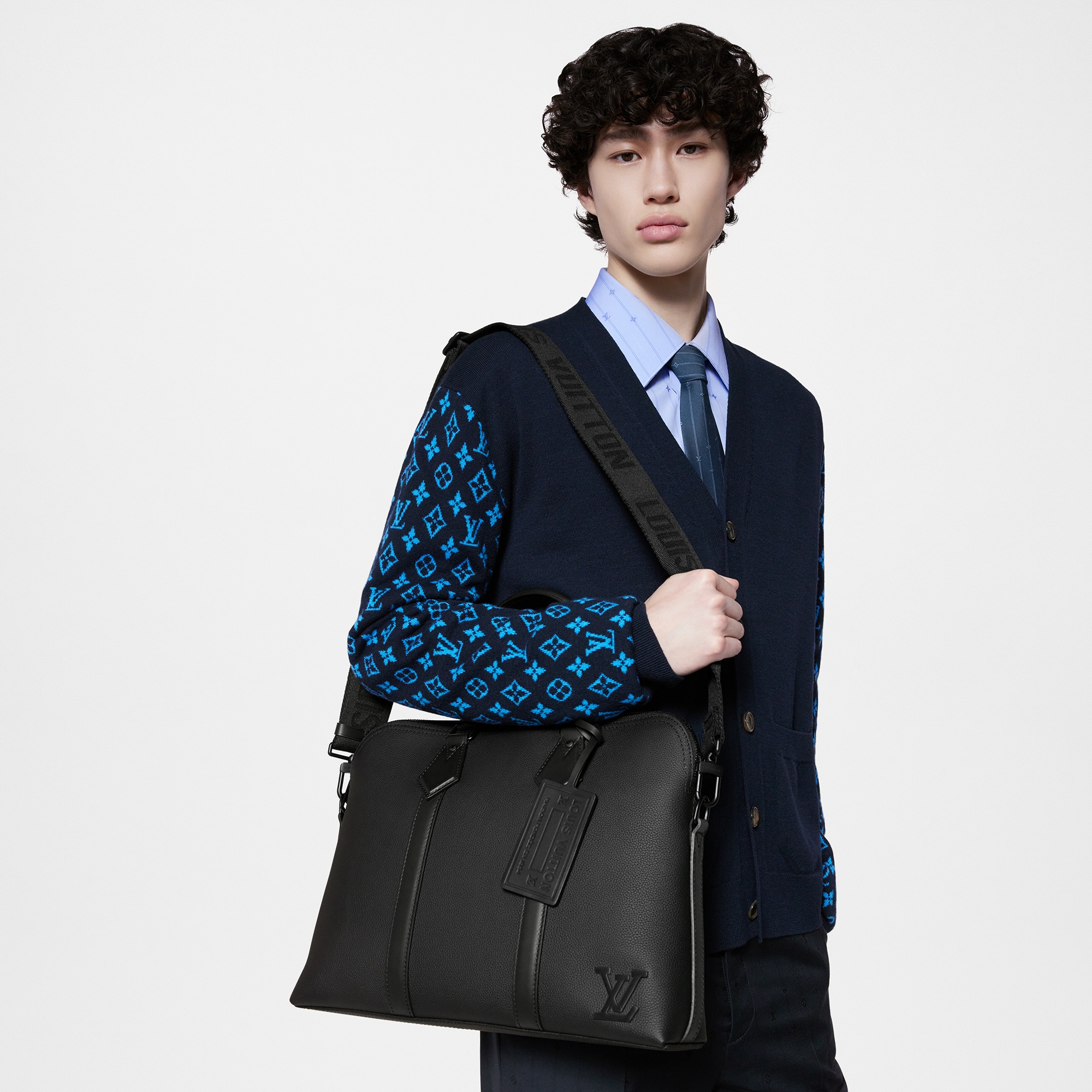 LV} - LVLV Aerogram - LV新品系列Holiday | 路易威登LOUIS VUITTON官网 (产品缩放)